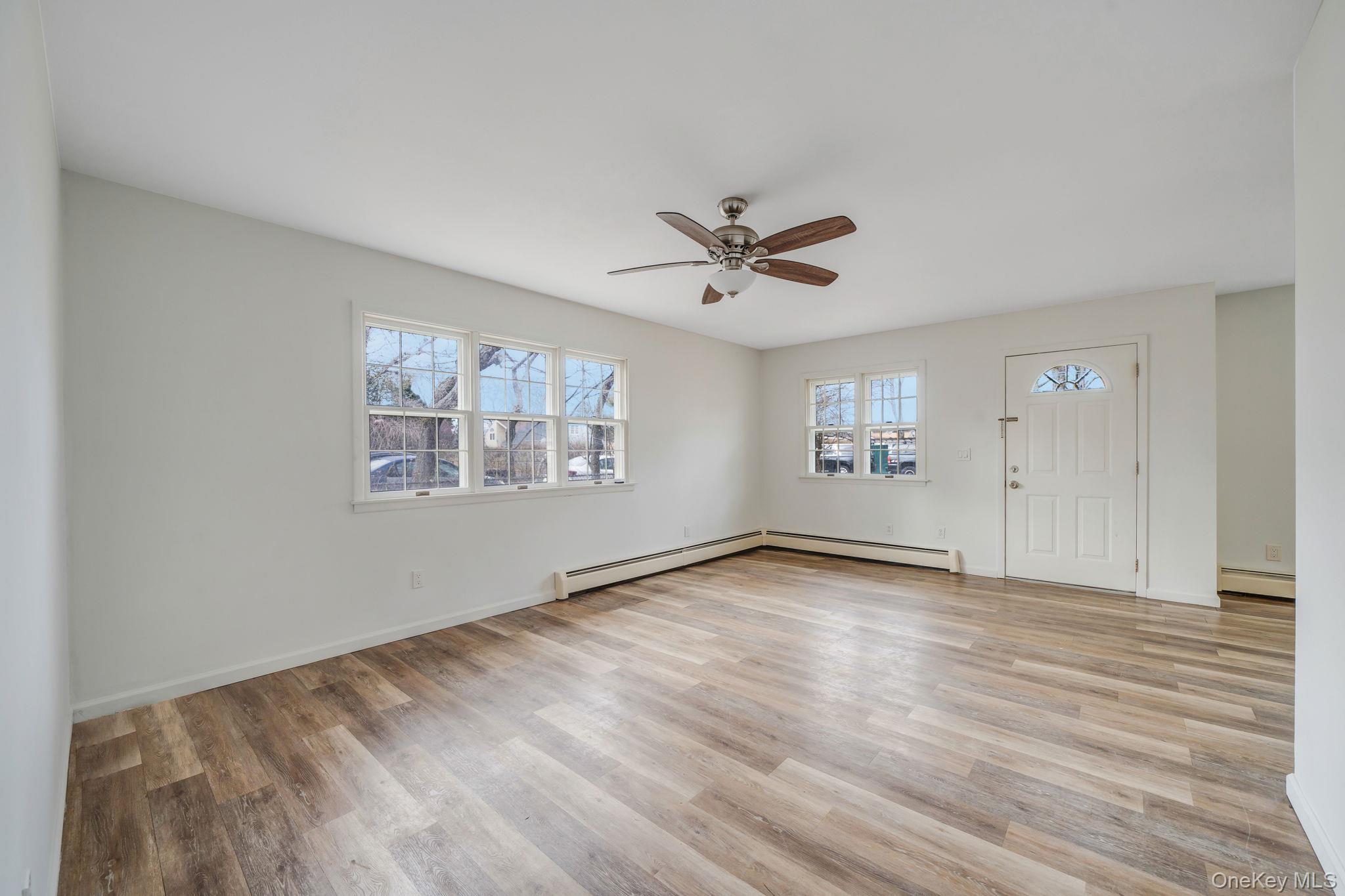 Single Family Manor  Suffolk County, NY 11967, MLS-974154-11