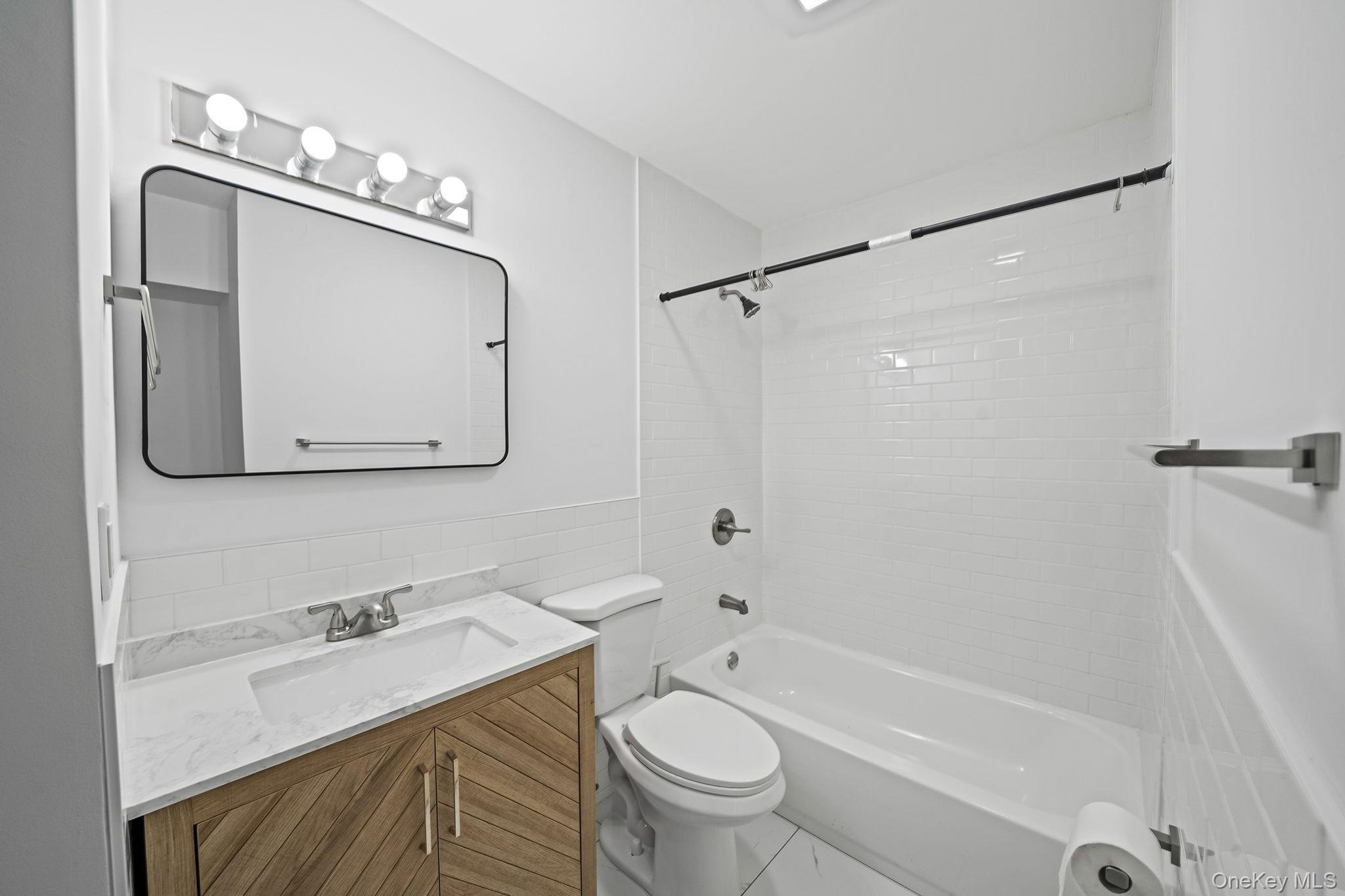 Single Family Manor  Suffolk County, NY 11967, MLS-974154-21