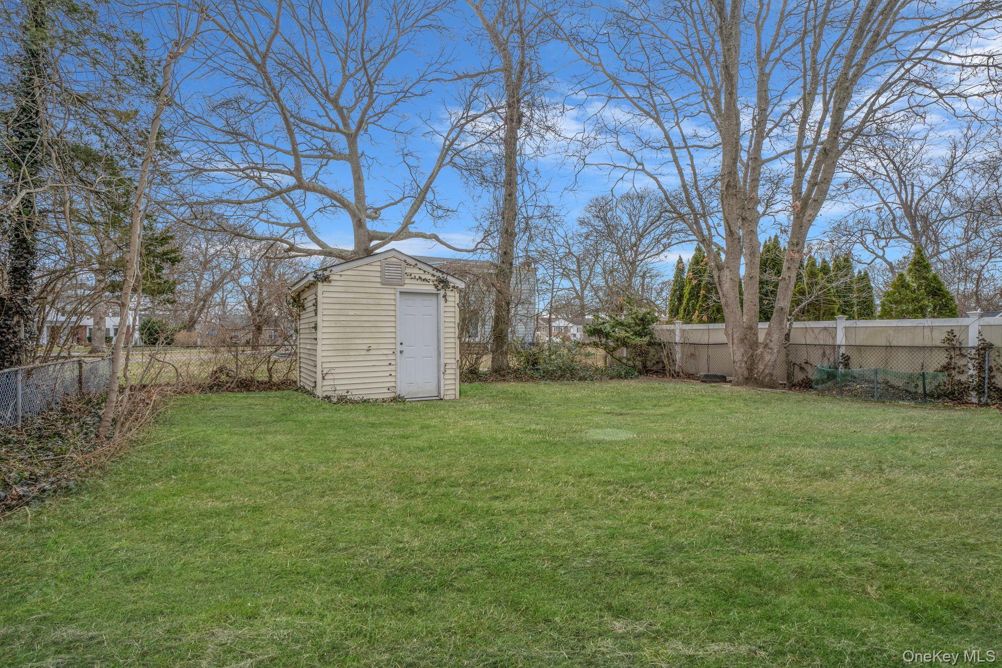 Single Family Manor  Suffolk County, NY 11967, MLS-974154-24