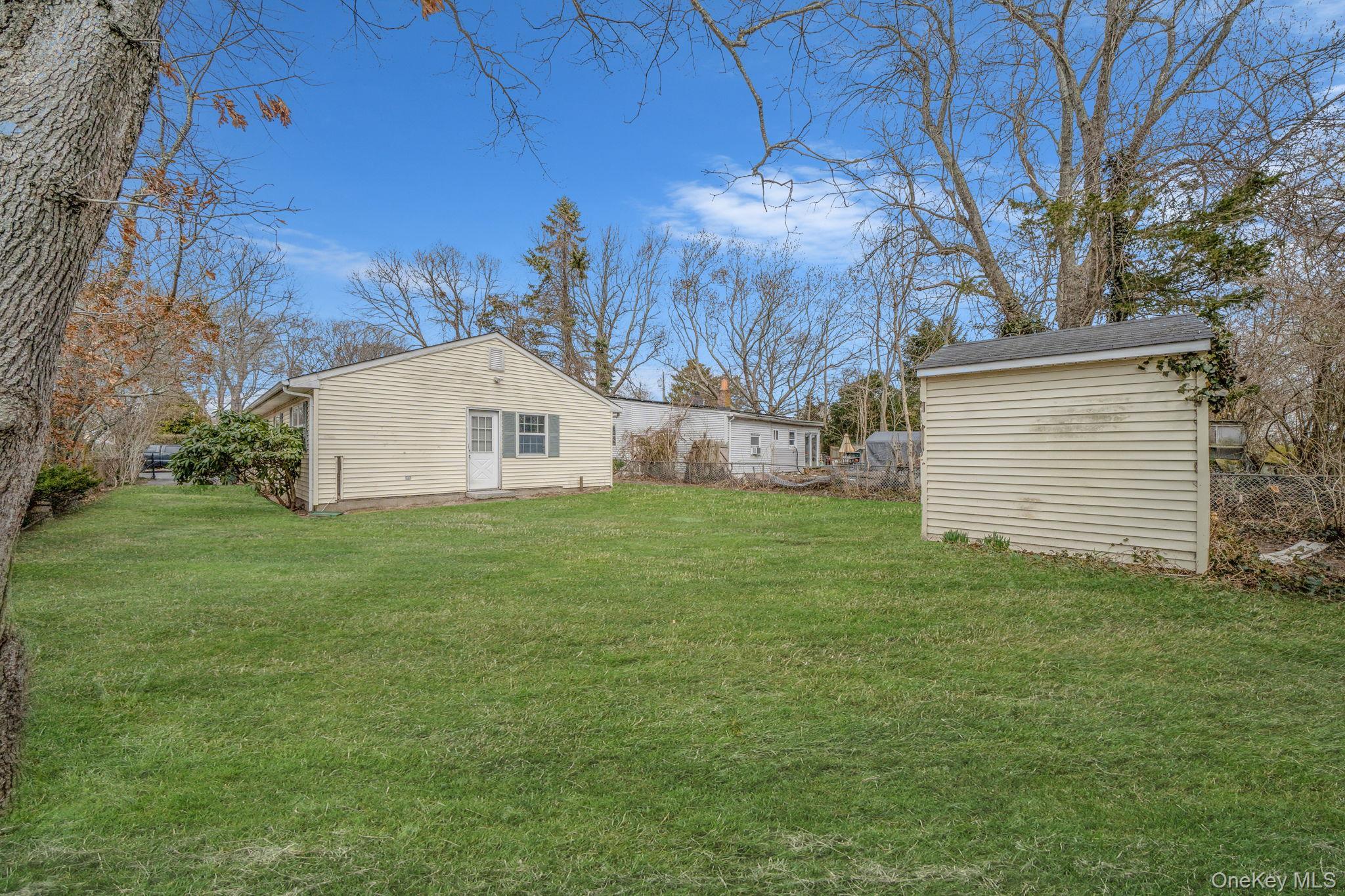 Single Family Manor  Suffolk County, NY 11967, MLS-974154-27