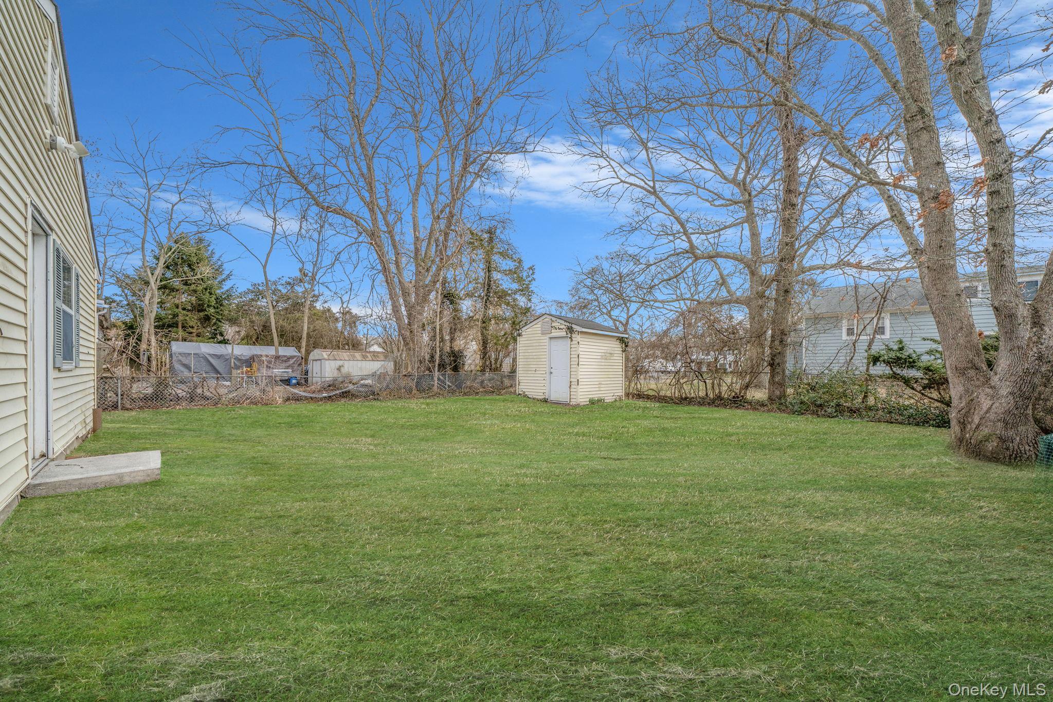 Single Family Manor  Suffolk County, NY 11967, MLS-974154-28