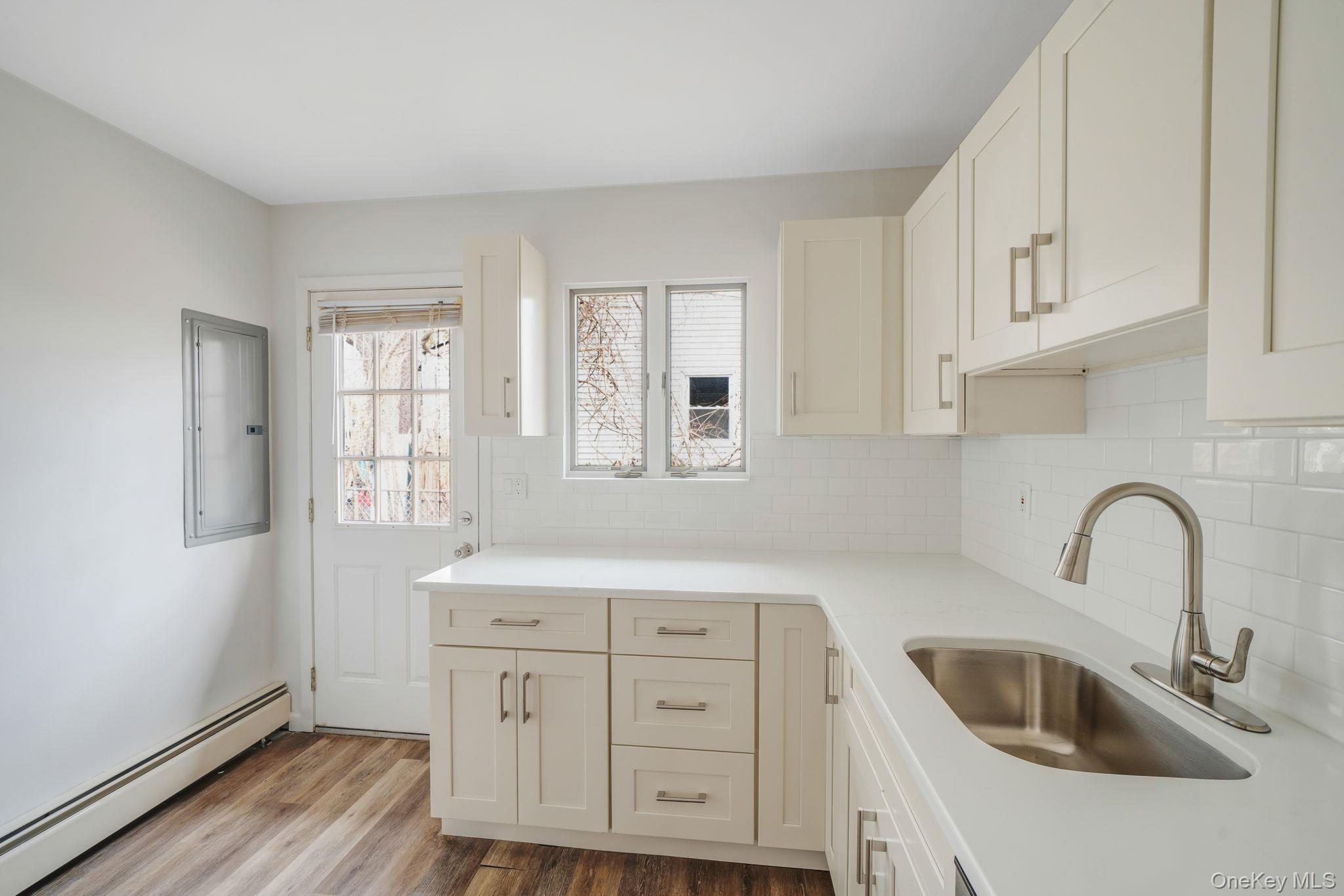 Single Family Manor  Suffolk County, NY 11967, MLS-974154-7