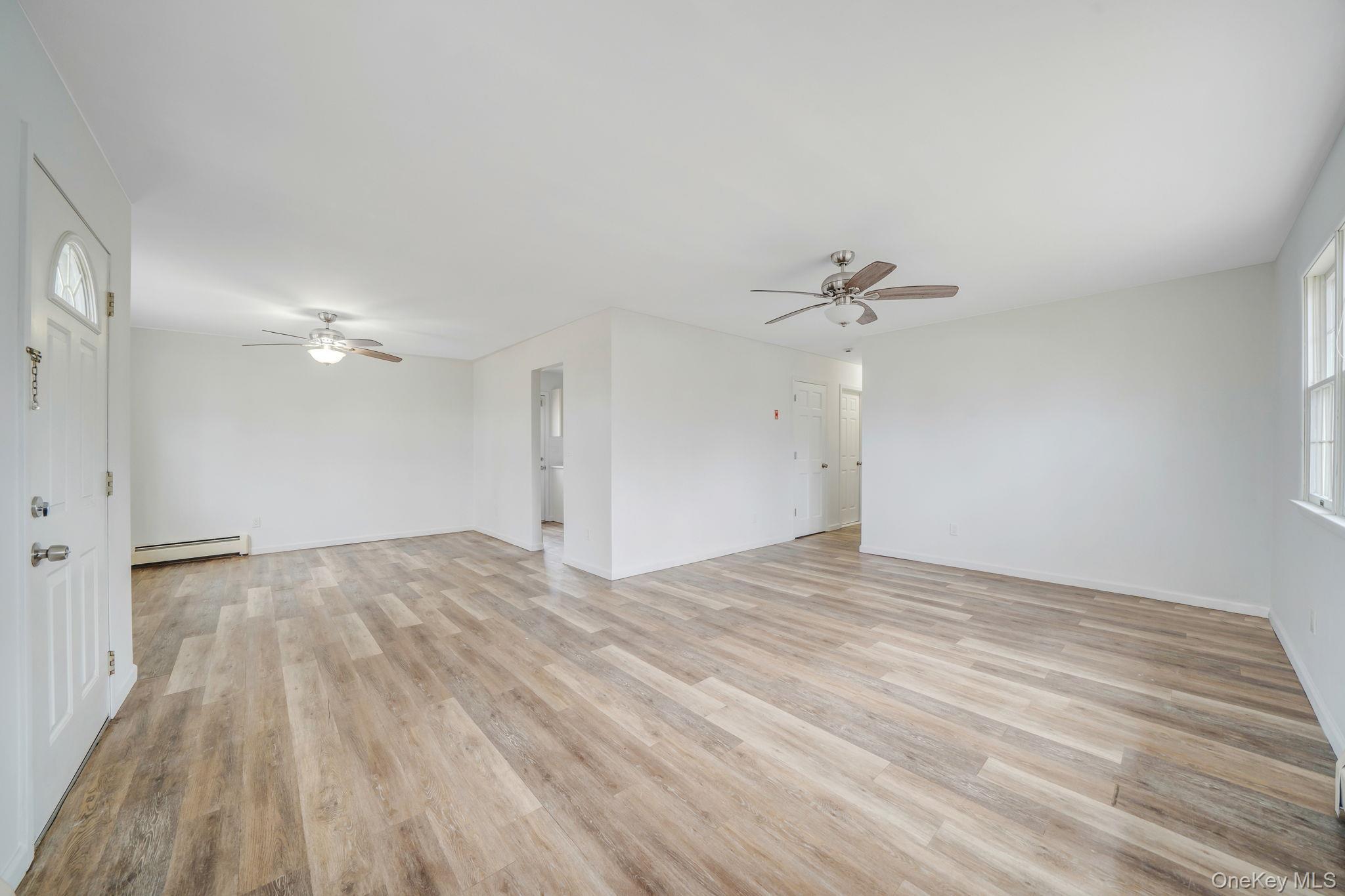 Single Family Manor  Suffolk County, NY 11967, MLS-974154-9