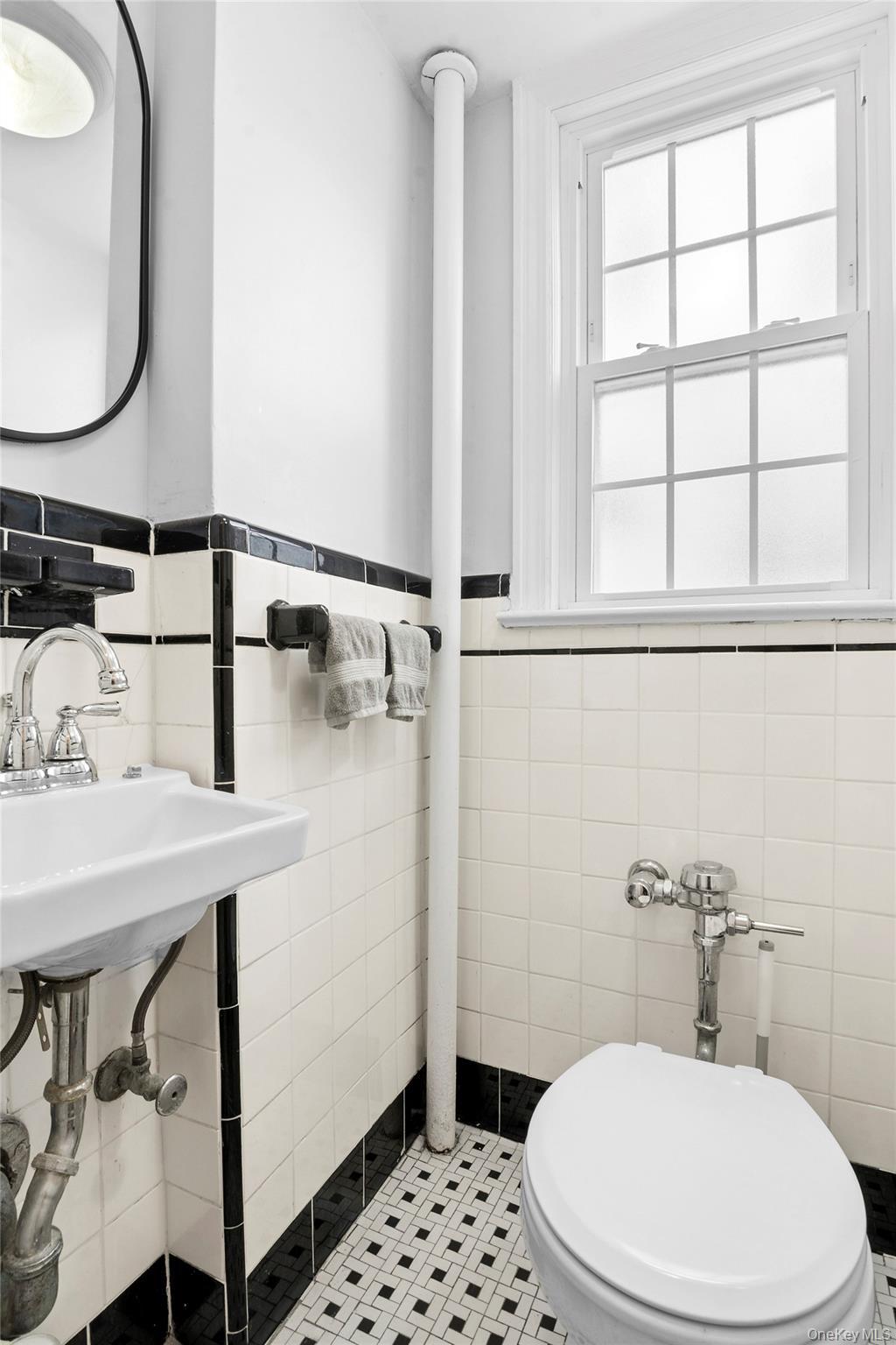 Single Family Alderton  Queens, NY 11374, MLS-974162-5