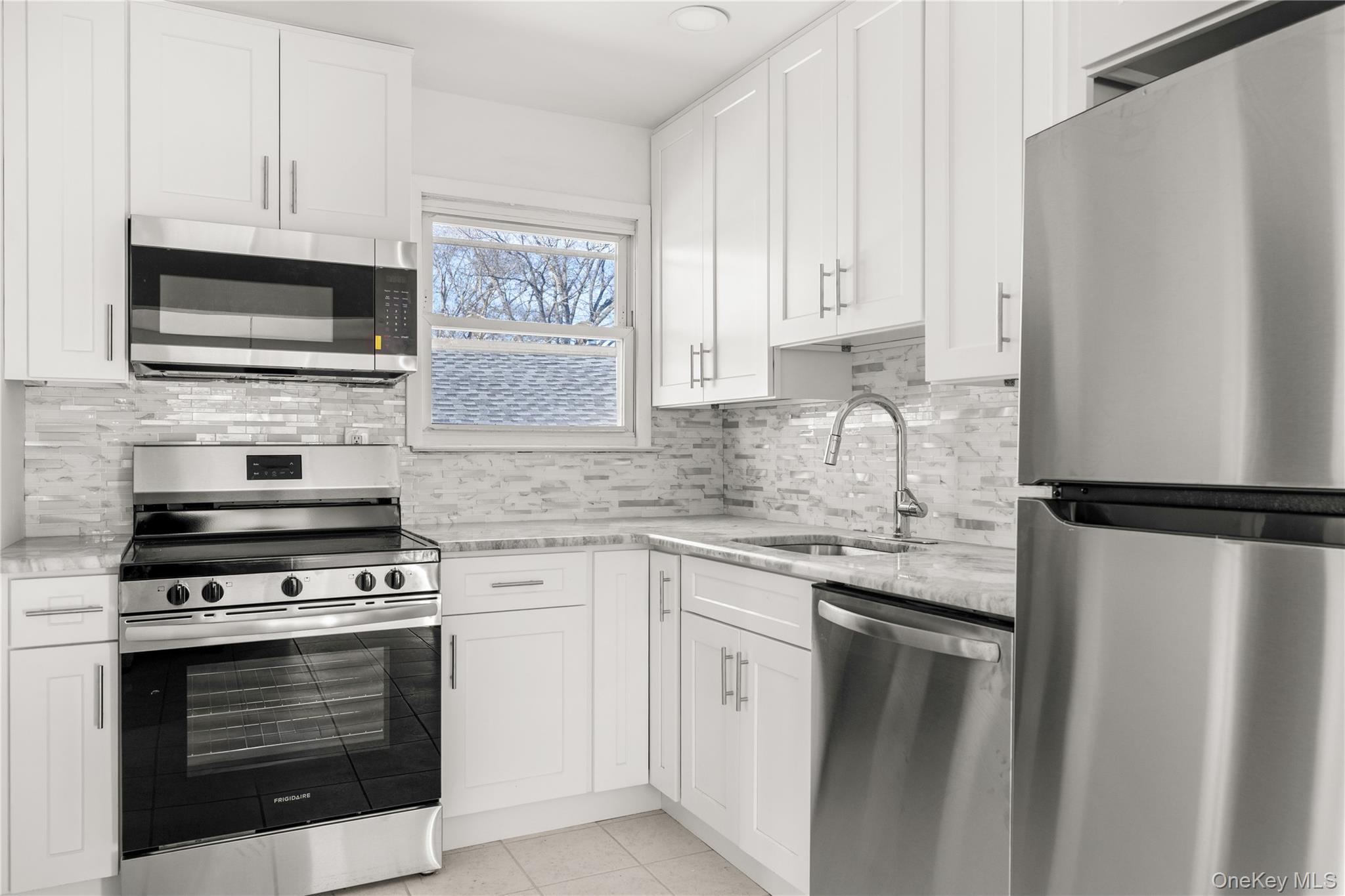 Single Family 41 St  Suffolk County, NY 11726, MLS-974179-2