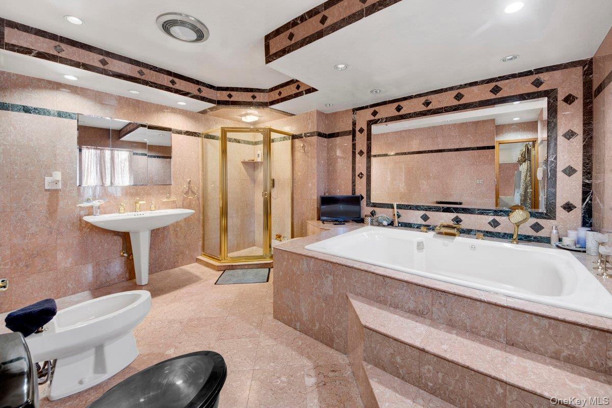 Single Family Waterbury  Bronx, NY 10465, MLS-974181-10