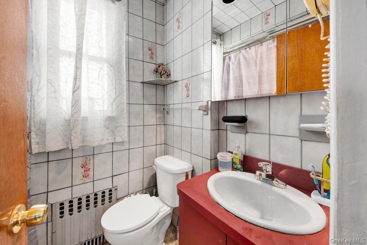 Single Family Waterbury  Bronx, NY 10465, MLS-974181-13