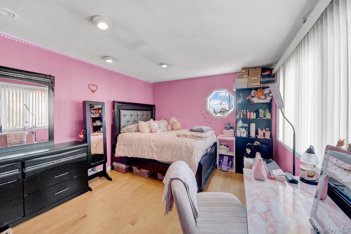 Single Family Waterbury  Bronx, NY 10465, MLS-974181-16