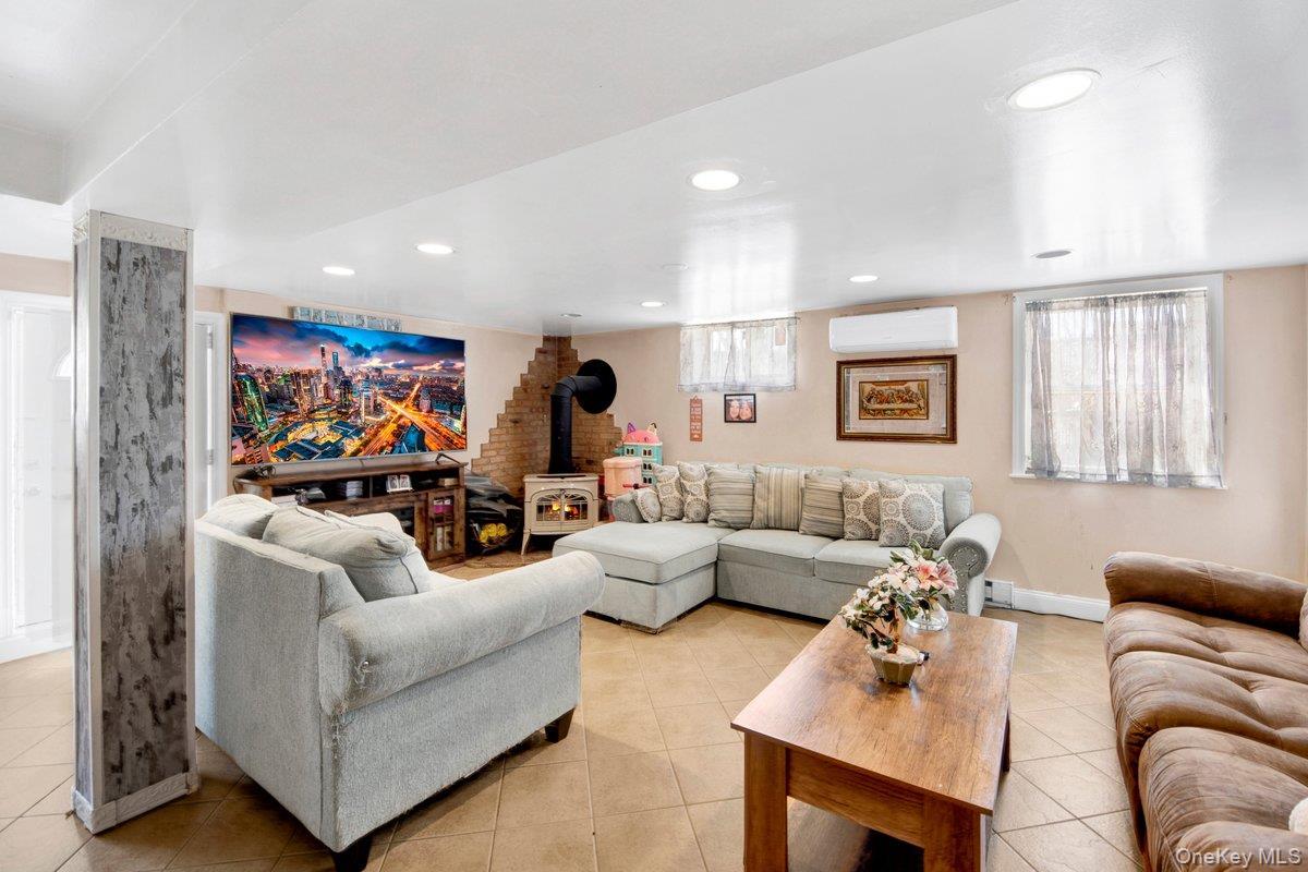 Single Family Waterbury  Bronx, NY 10465, MLS-974181-20