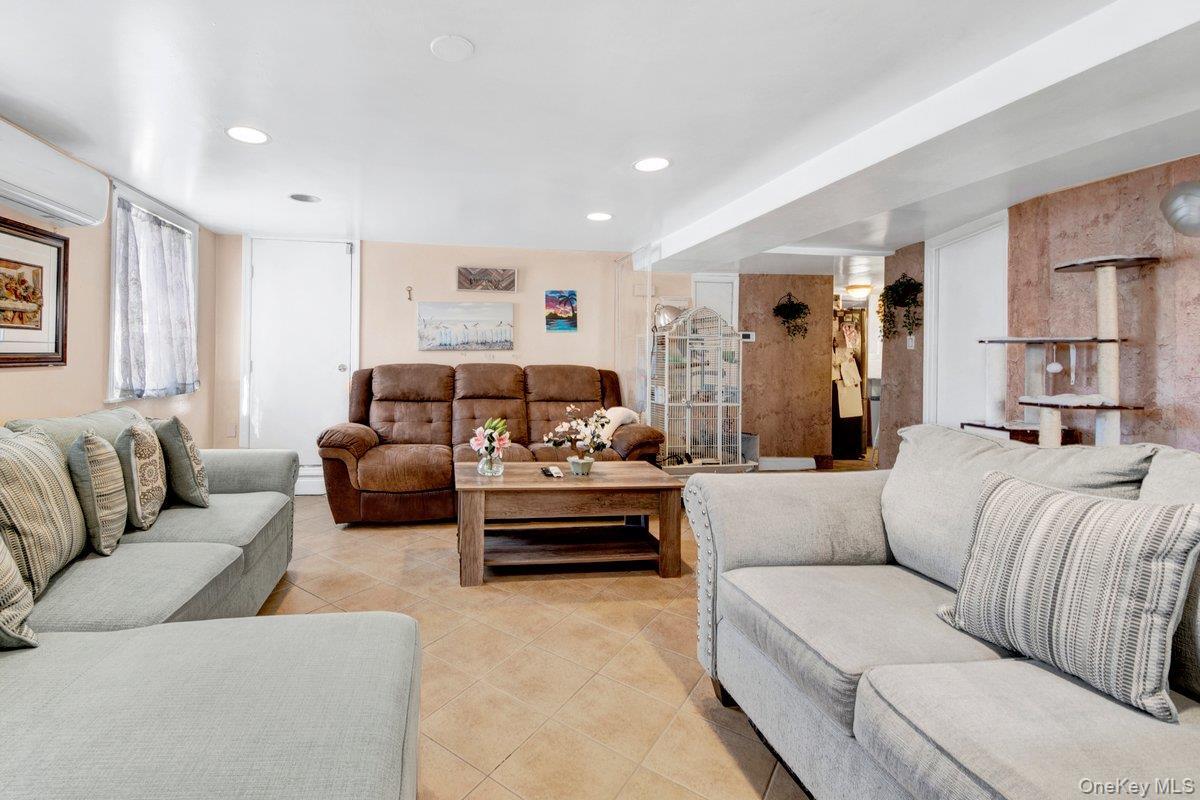 Single Family Waterbury  Bronx, NY 10465, MLS-974181-21