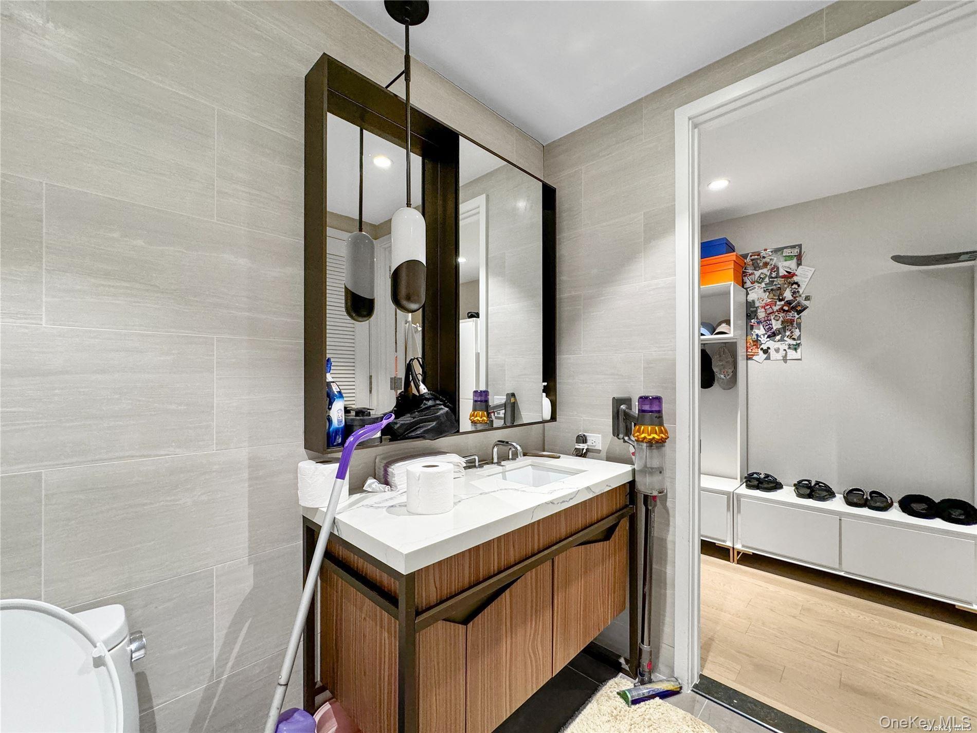 Condo 39th  Queens, NY 11354, MLS-974254-8