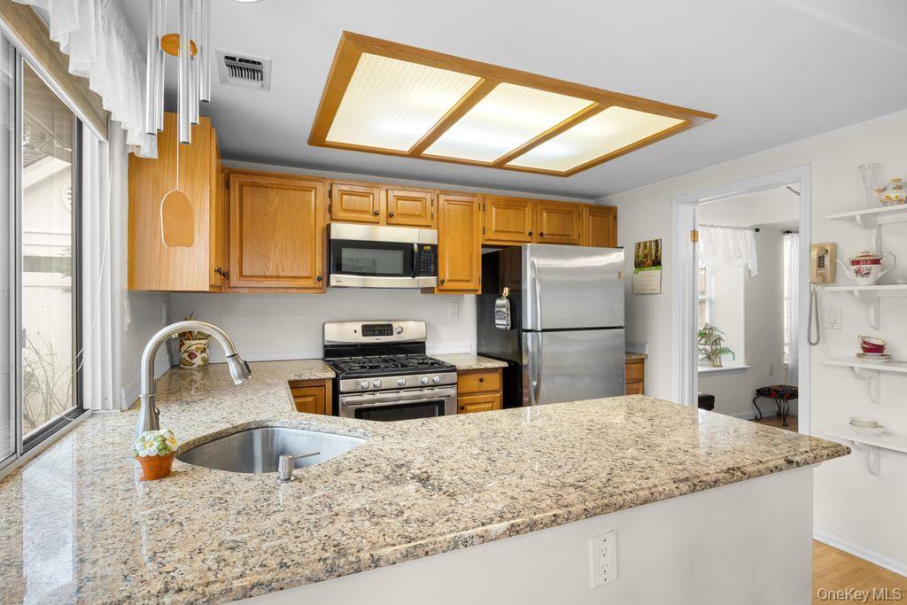 Condo Huntington  Suffolk County, NY 11961, MLS-974264-24