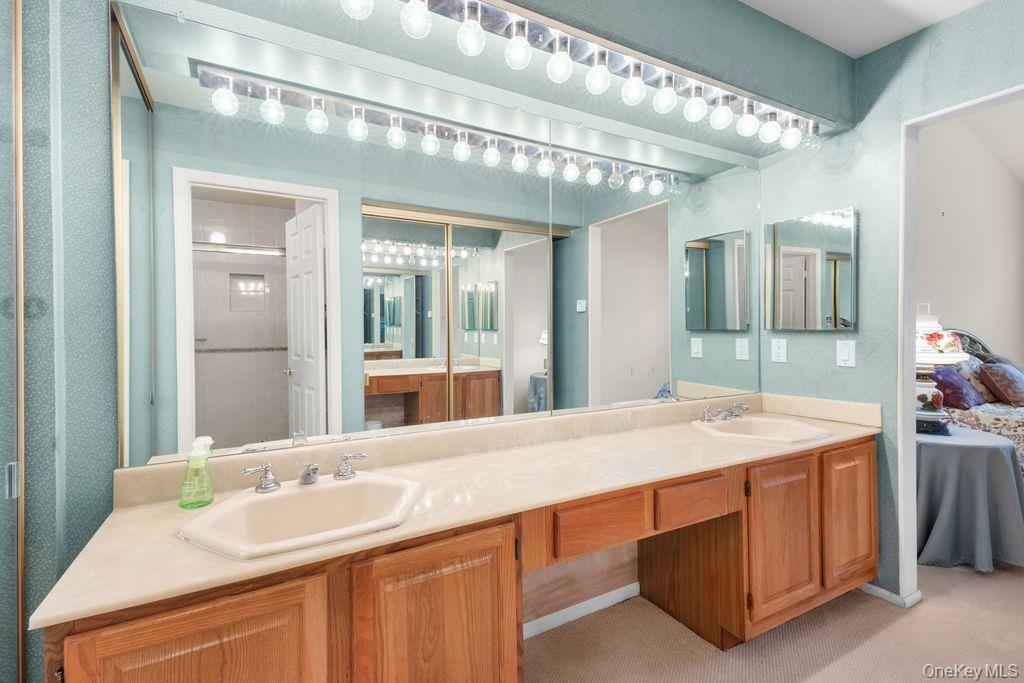 Condo Huntington  Suffolk County, NY 11961, MLS-974264-30