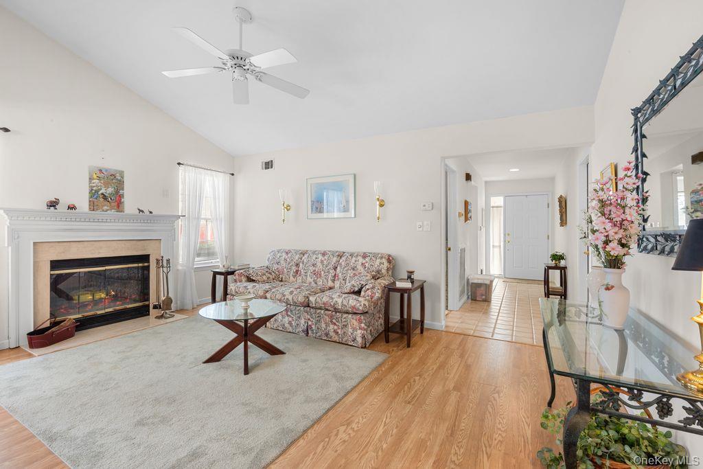 Condo Huntington  Suffolk County, NY 11961, MLS-974264-6