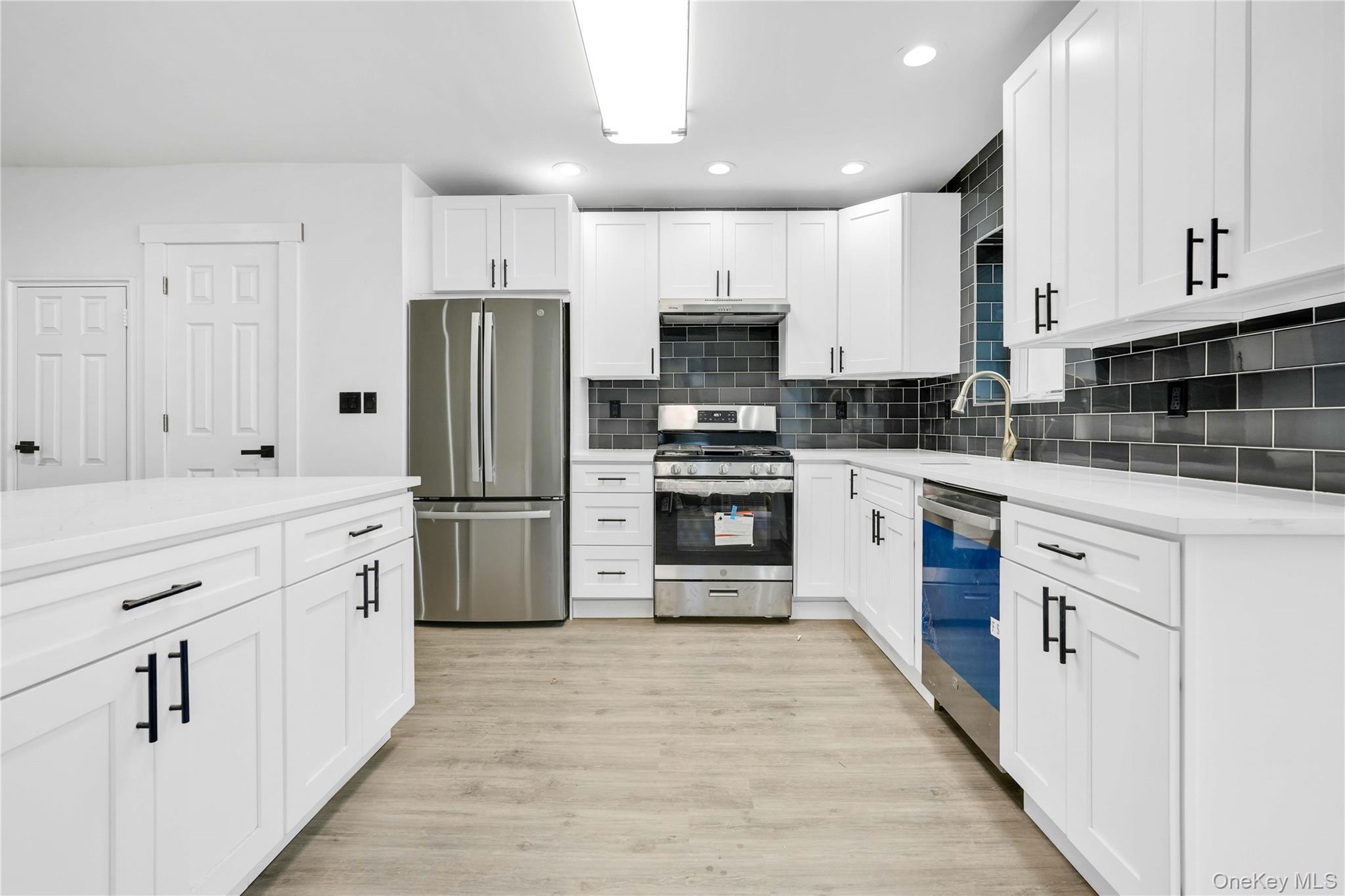 Single Family Schurz  Bronx, NY 10465, MLS-974279-10