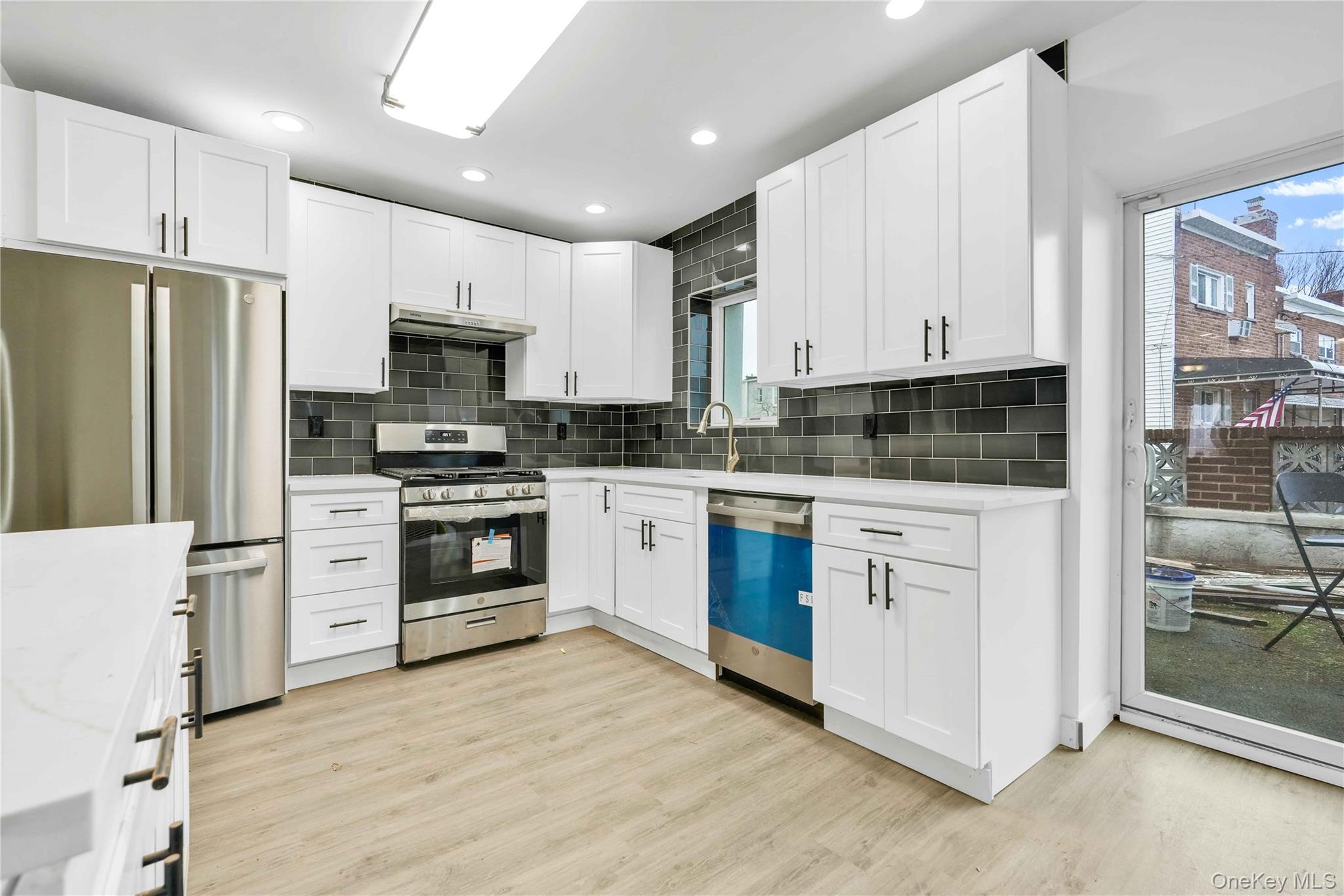 Single Family Schurz  Bronx, NY 10465, MLS-974279-7