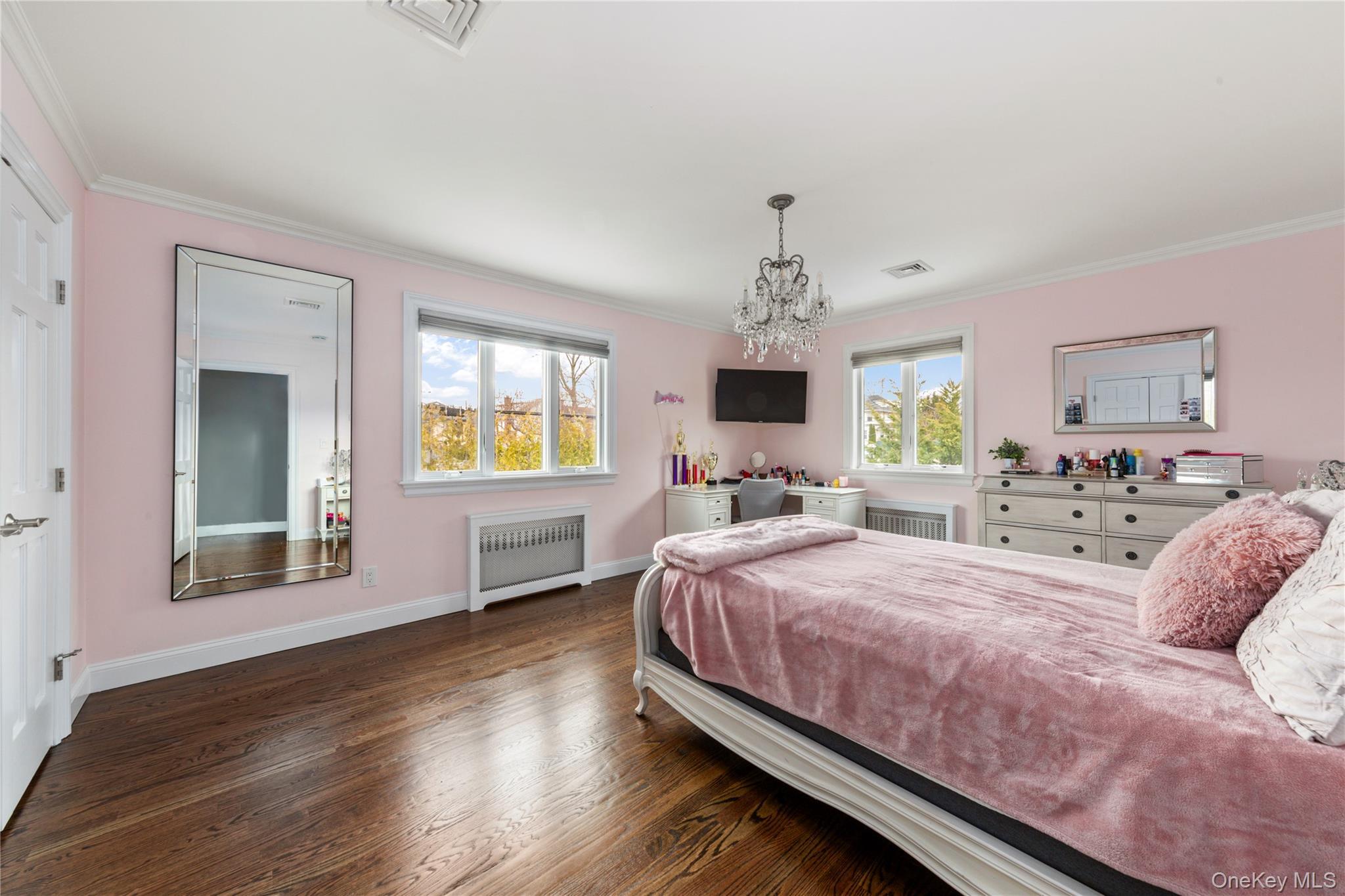 Single Family Riverside Drive Queens, NY 11357, MLS-974294-19