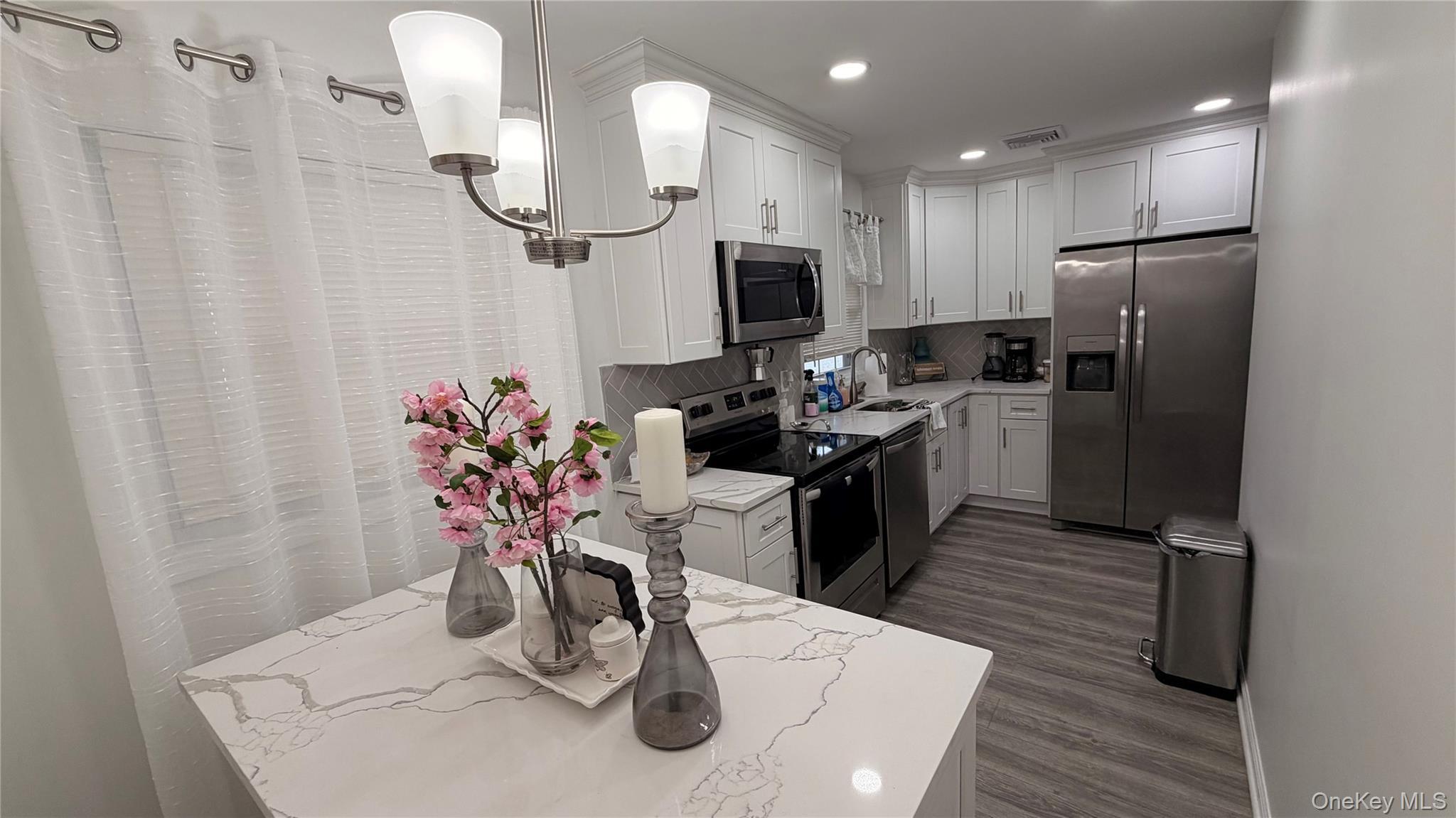 Single Family Fairview  Suffolk County, NY 11967, MLS-974329-8