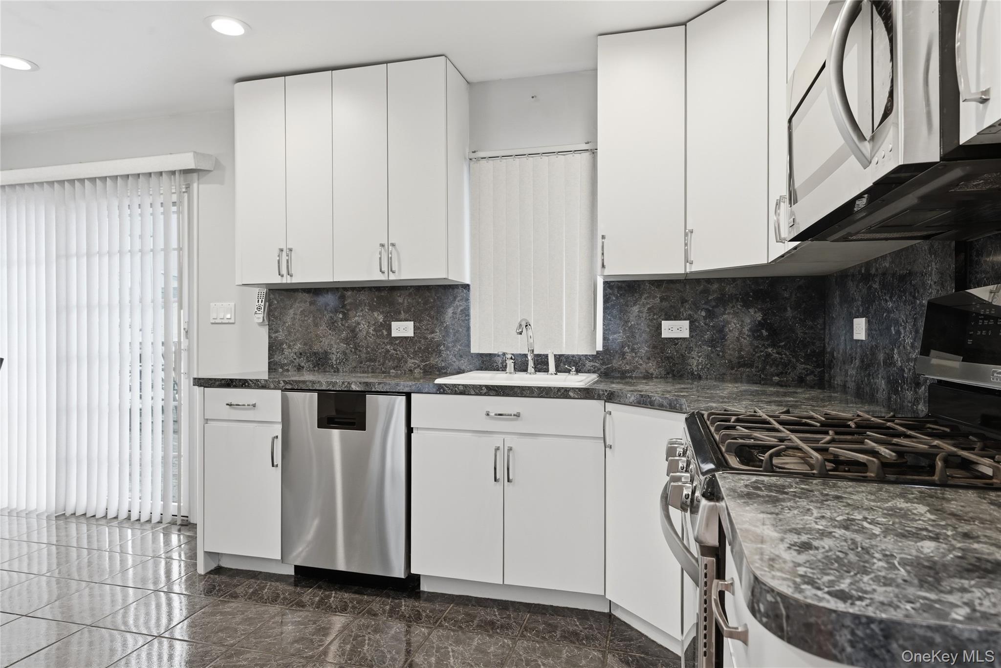 Single Family Randal  Nassau County, NY 11714, MLS-974347-10