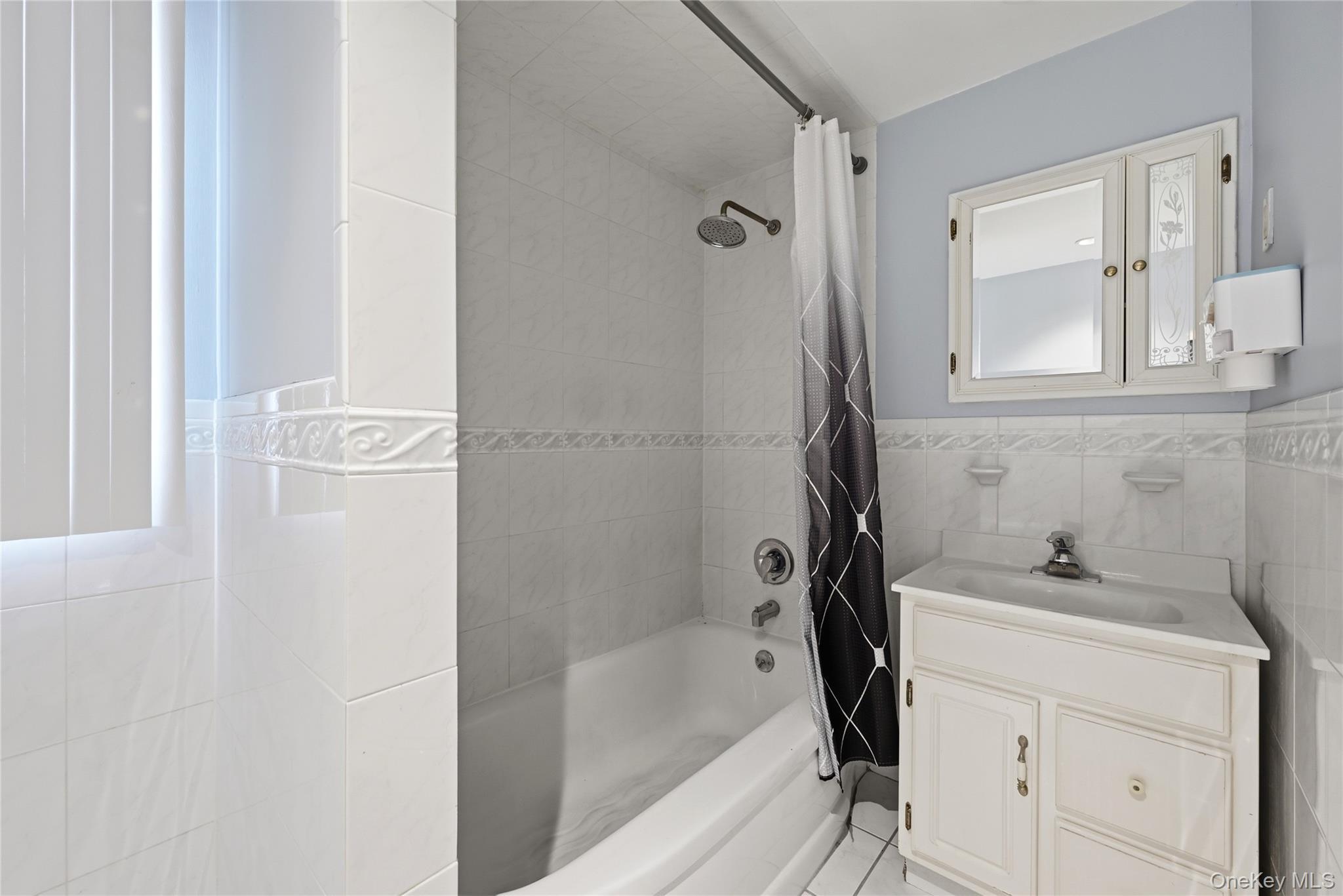 Single Family Randal  Nassau County, NY 11714, MLS-974347-21
