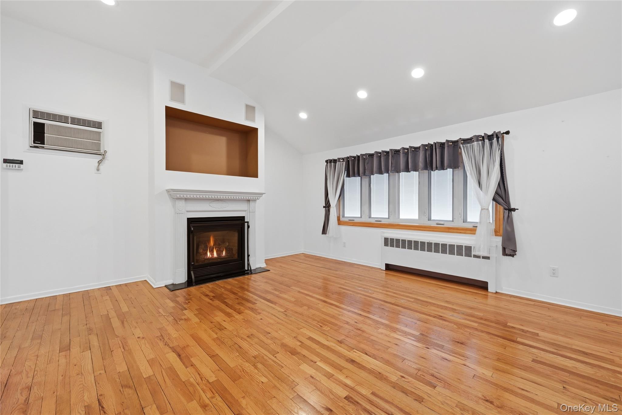 Single Family Randal  Nassau County, NY 11714, MLS-974347-6