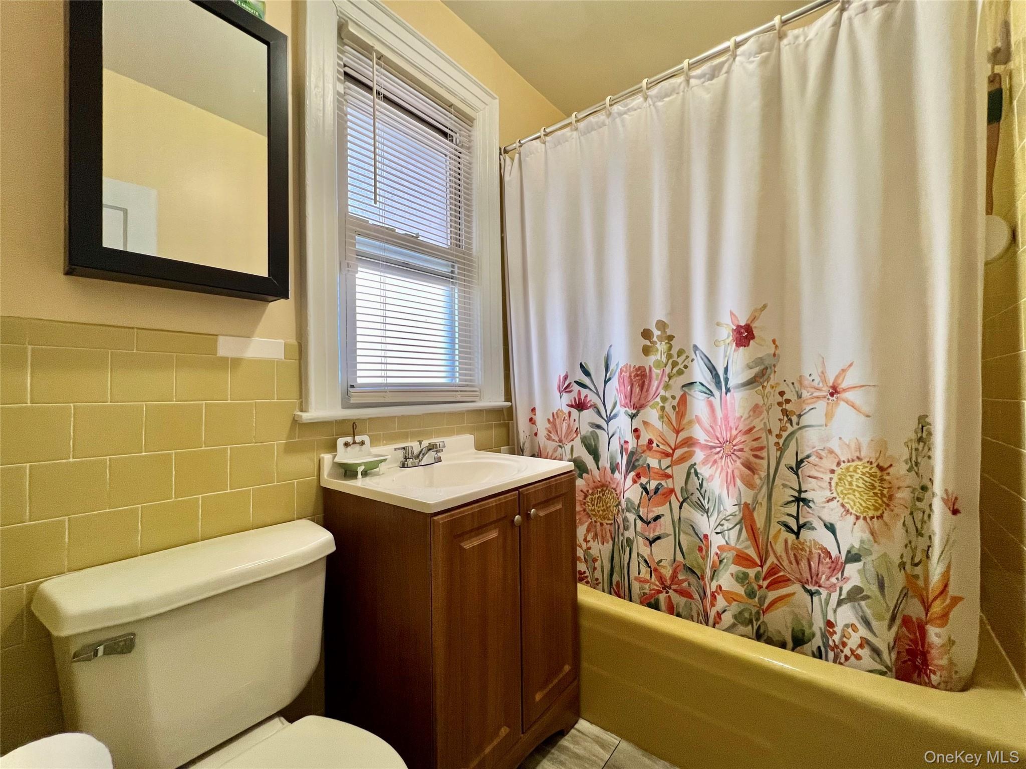 Single Family Vincent  Bronx, NY 10465, MLS-974355-23