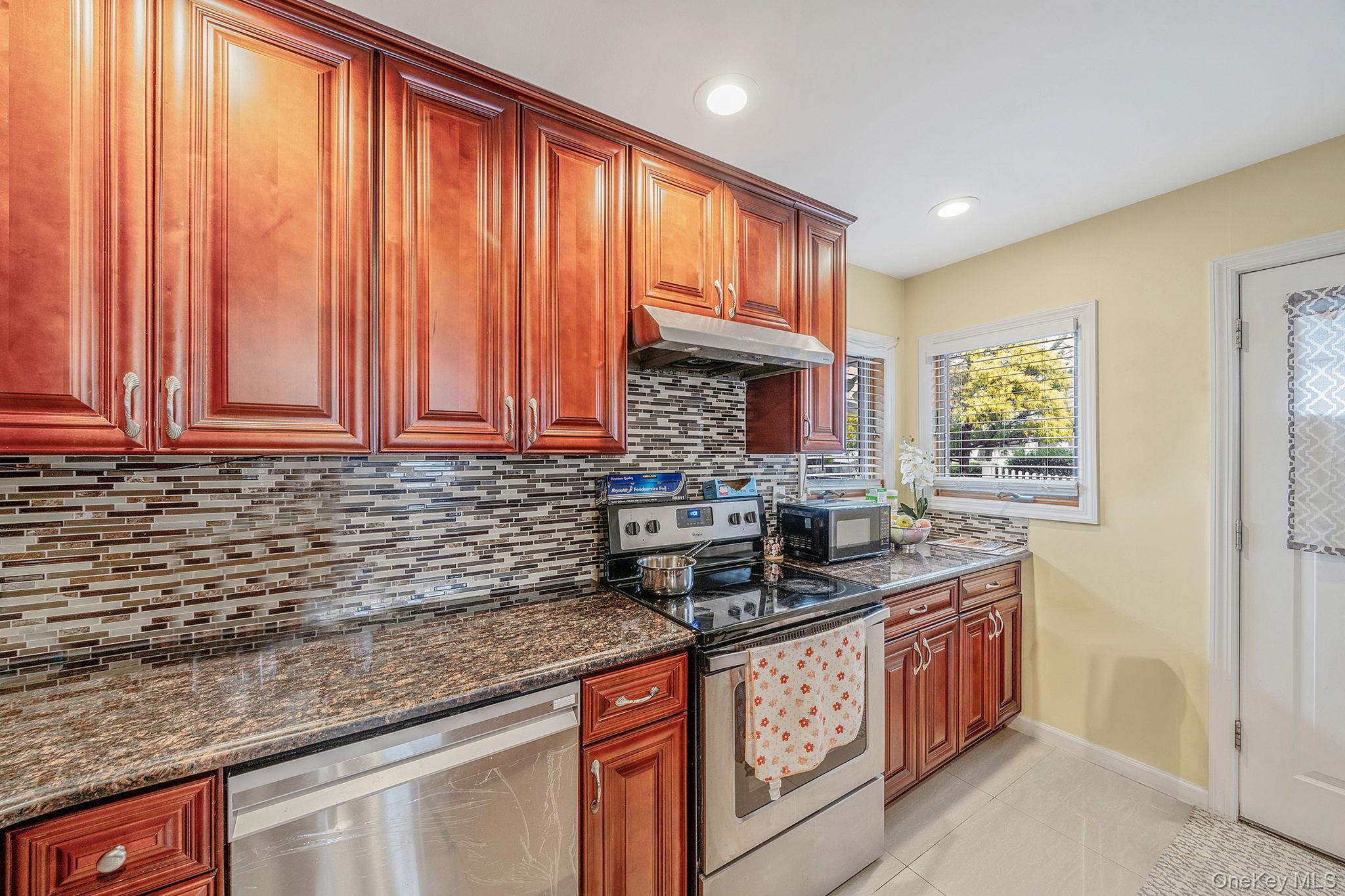 Single Family Bent  Nassau County, NY 11756, MLS-974380-4