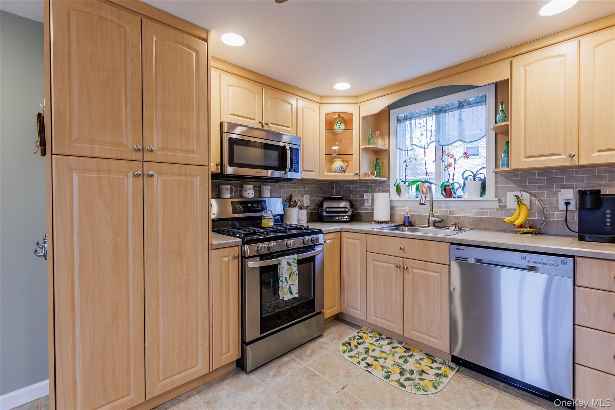 Single Family Wall  Suffolk County, NY 11730, MLS-974397-7