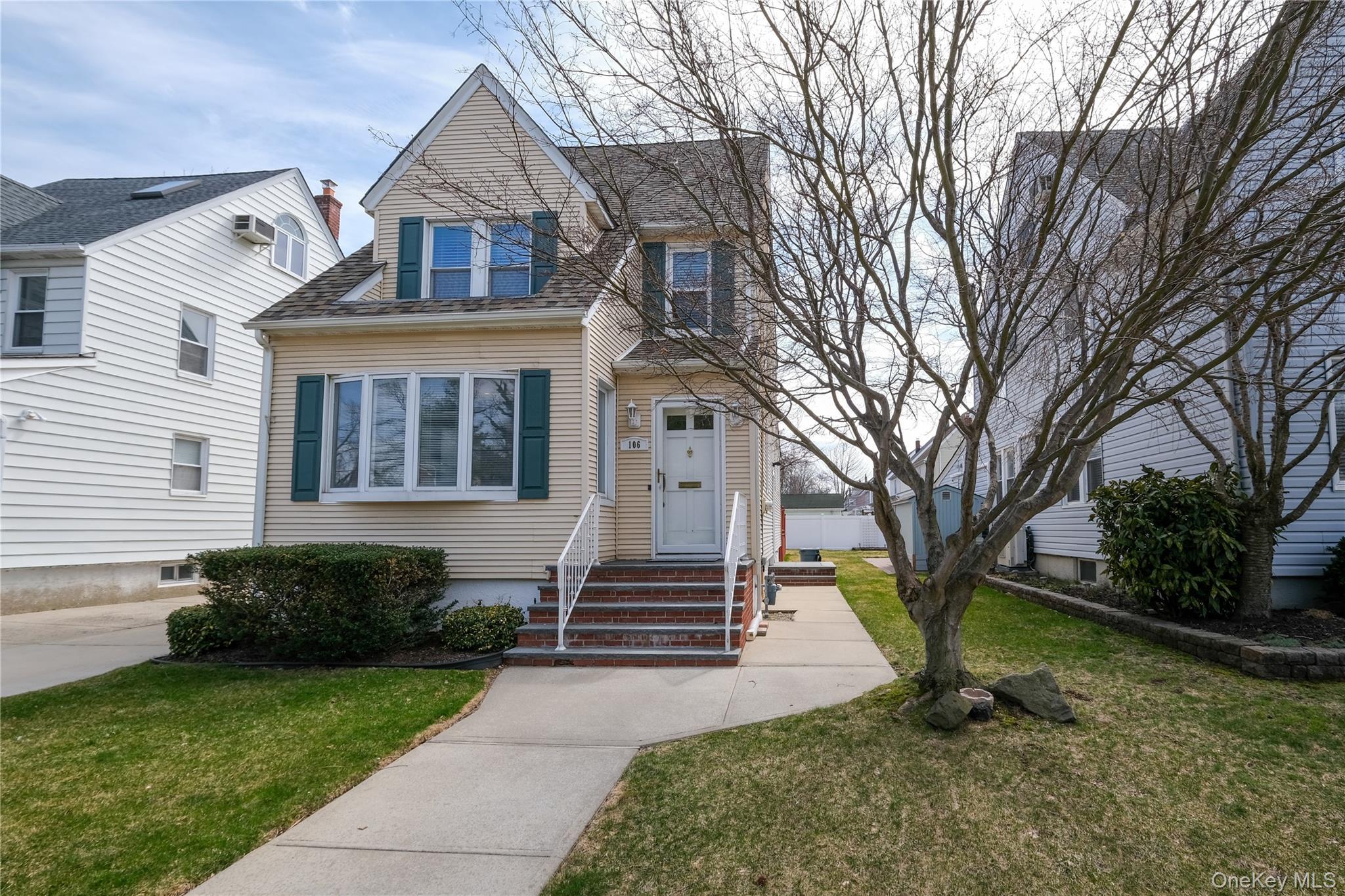 Single Family Dubois  Nassau County, NY 11581, MLS-974410-2