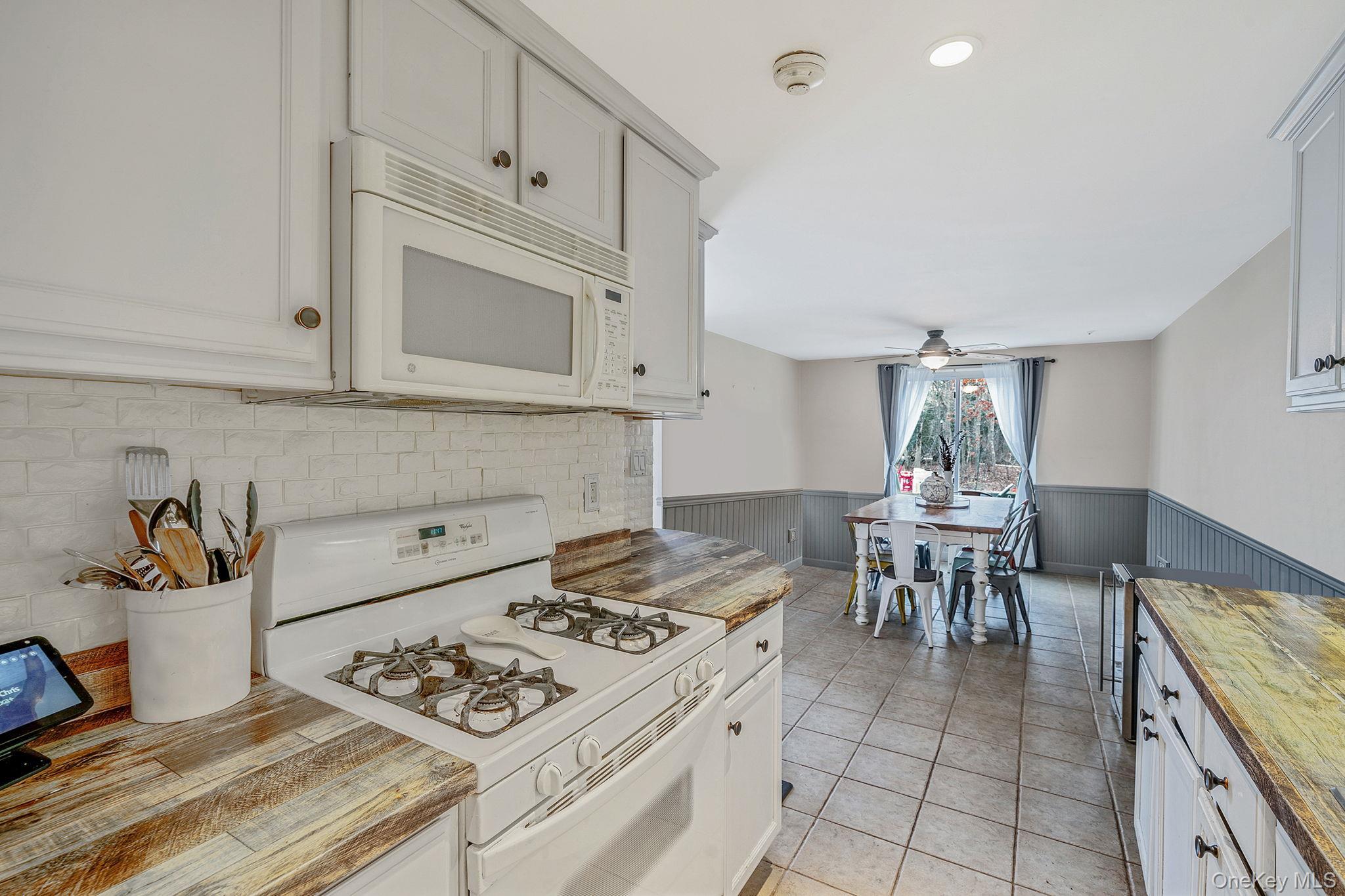 Condo Golf Suffolk County, NY 11763, MLS-974444-10