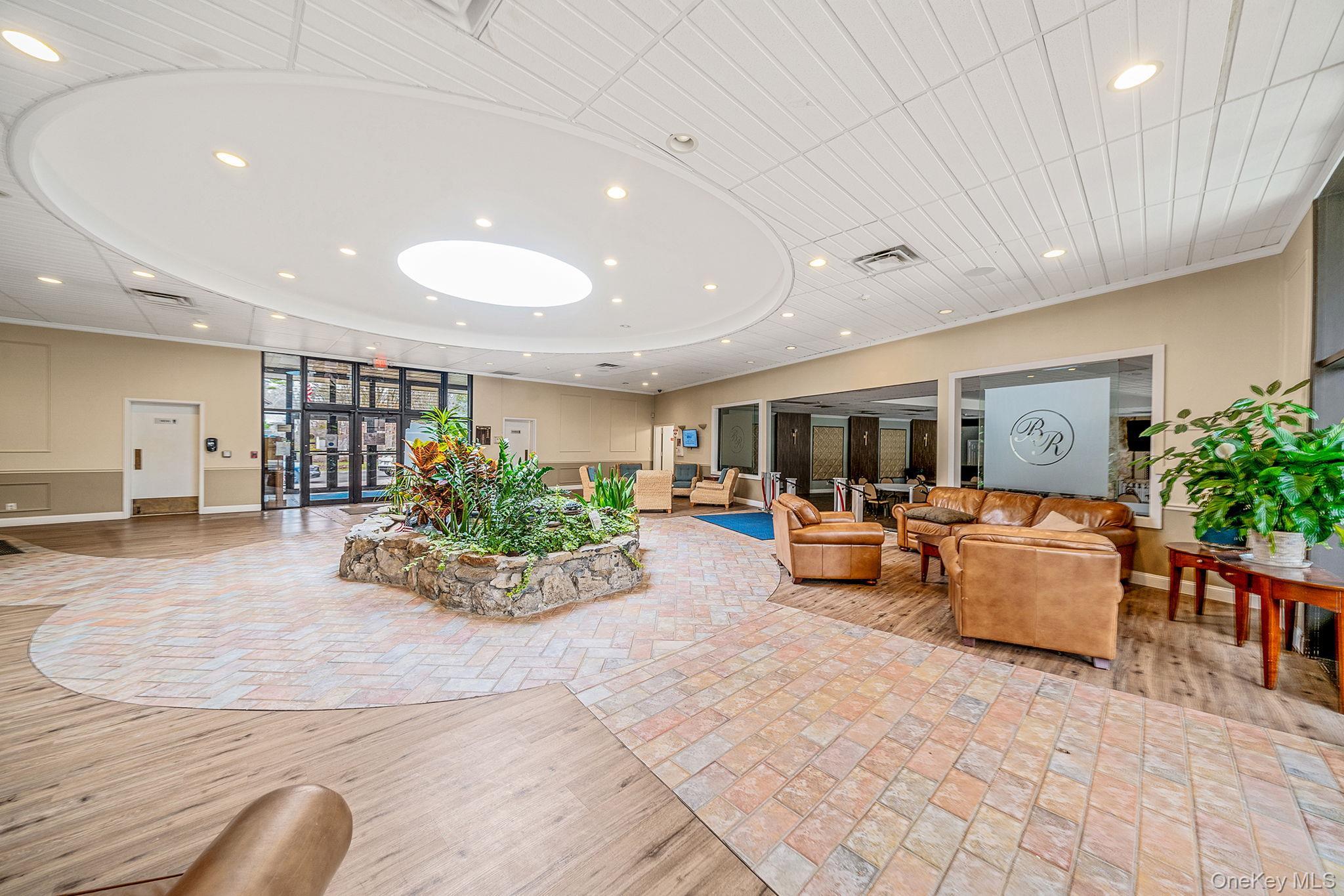 Condo Golf Suffolk County, NY 11763, MLS-974444-21