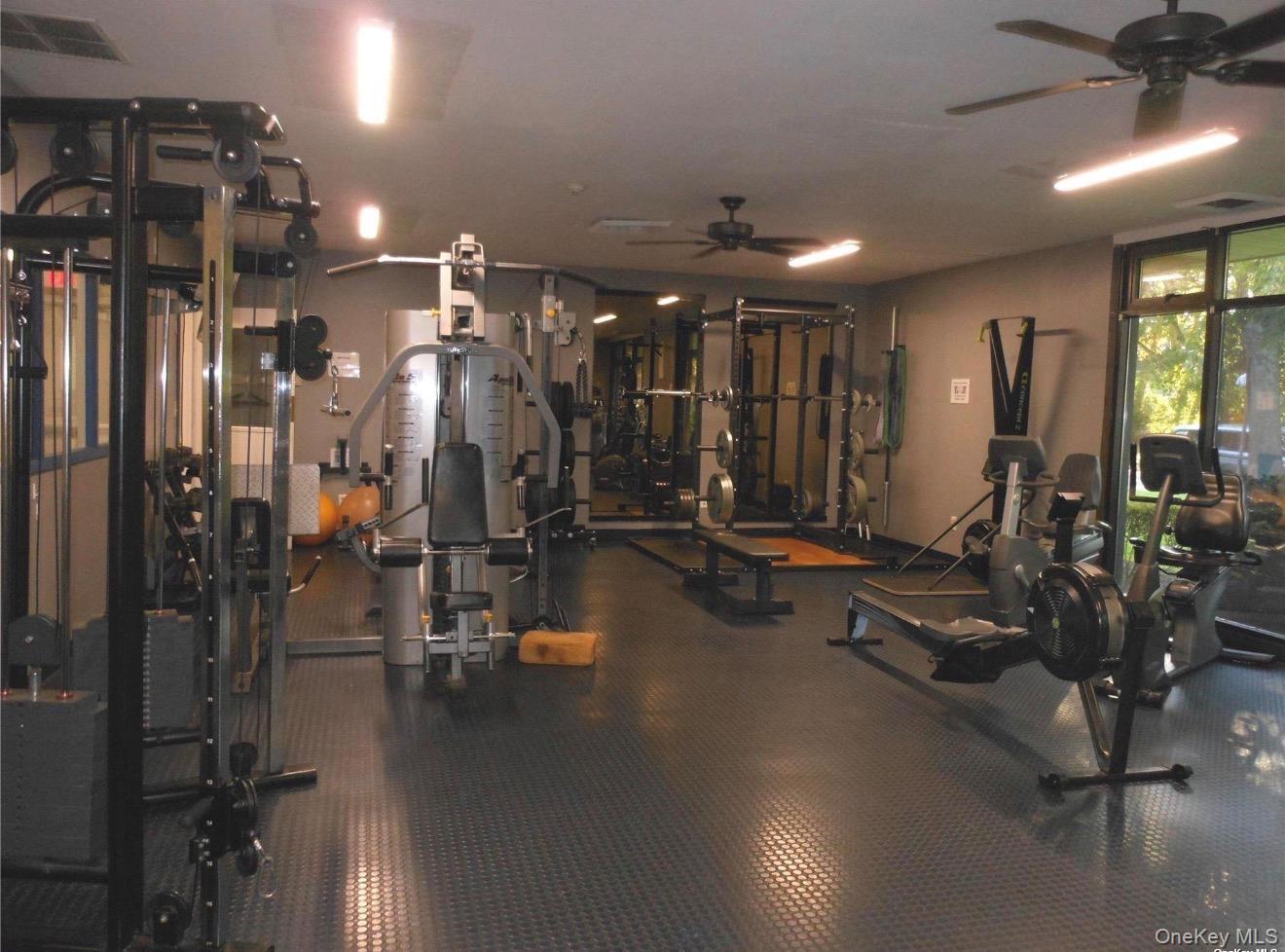 Condo Golf Suffolk County, NY 11763, MLS-974444-35