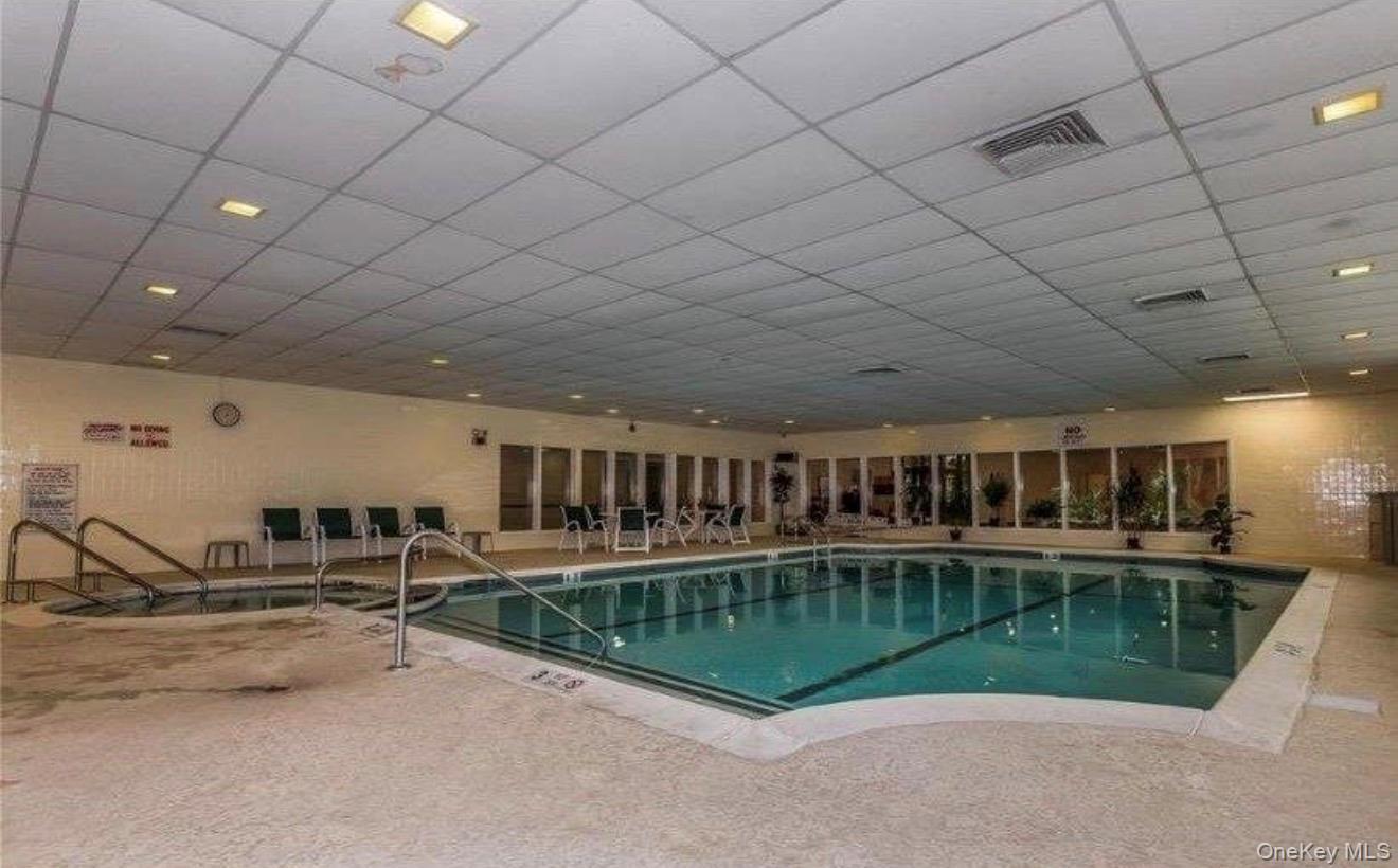 Condo Golf Suffolk County, NY 11763, MLS-974444-36