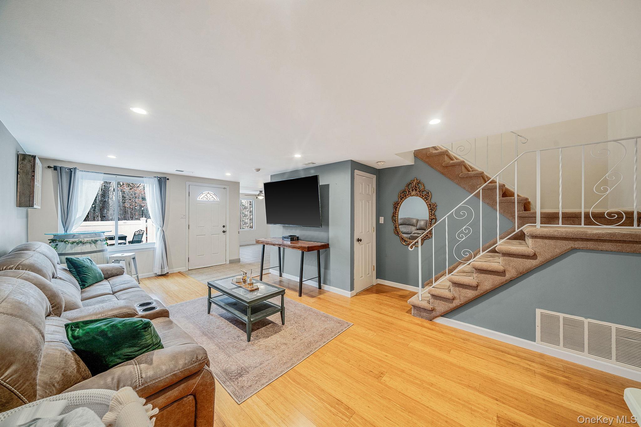 Condo Golf Suffolk County, NY 11763, MLS-974444-6