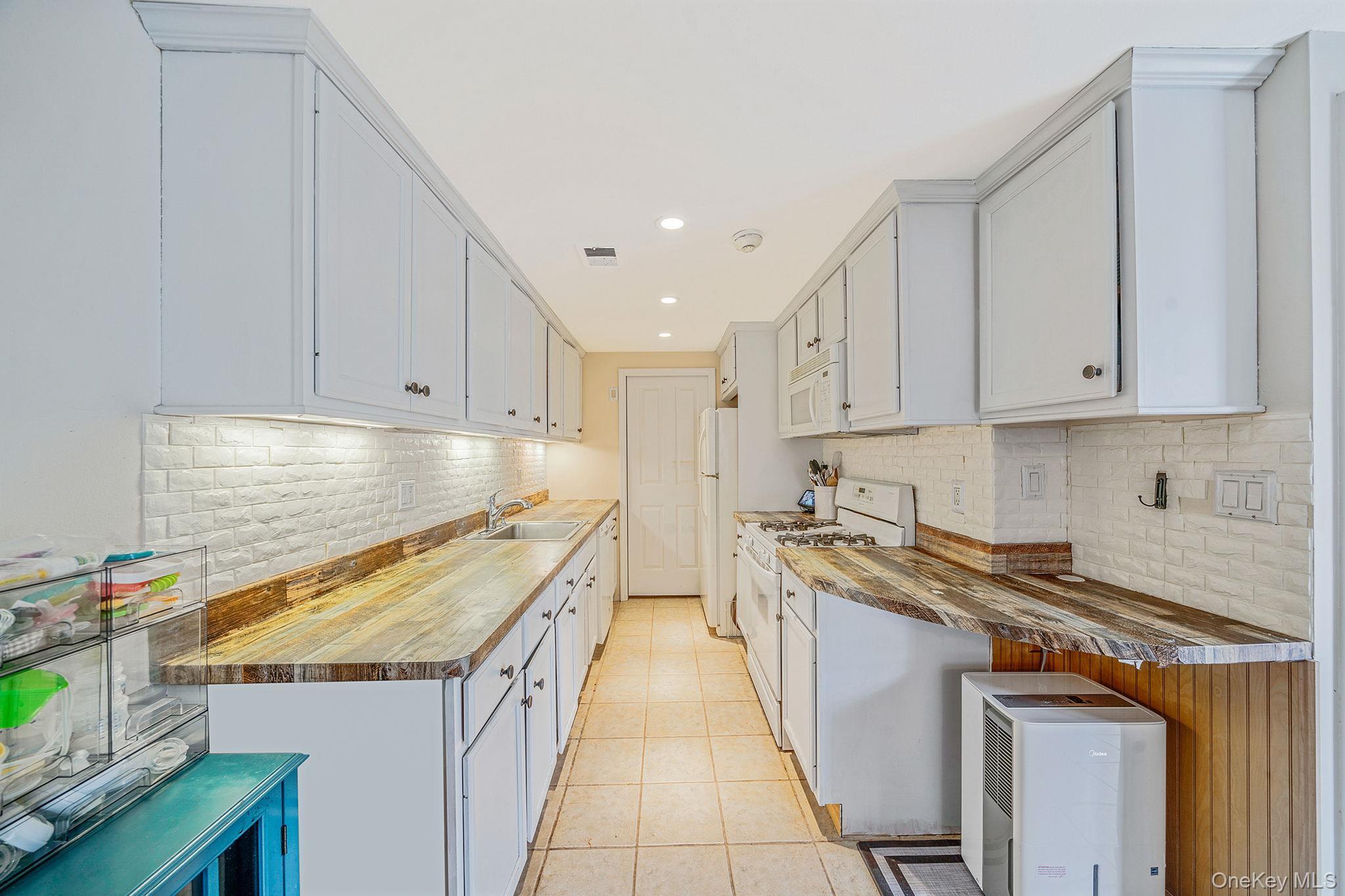 Condo Golf Suffolk County, NY 11763, MLS-974444-8