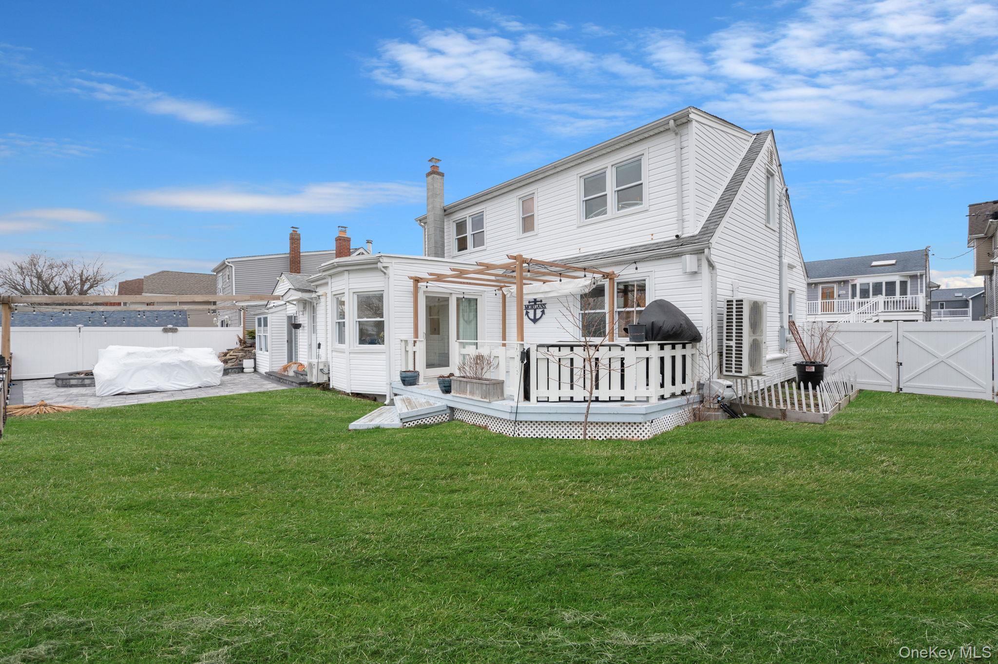 Single Family 9th  Suffolk County, NY 11757, MLS-974495-26