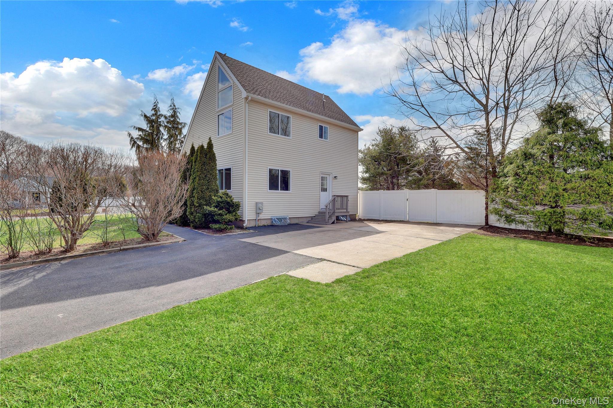 Single Family Roan  Suffolk County, NY 11901, MLS-974507-20