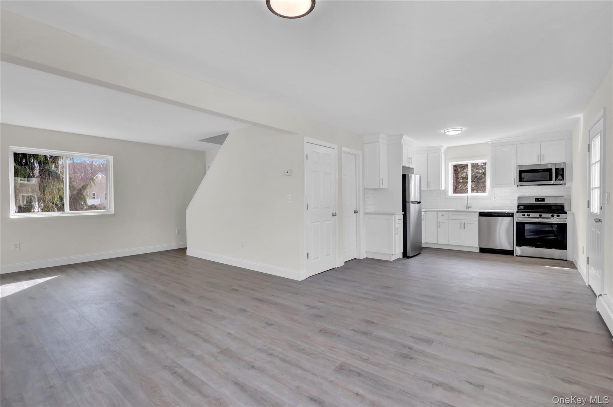 Single Family Roan  Suffolk County, NY 11901, MLS-974507-6