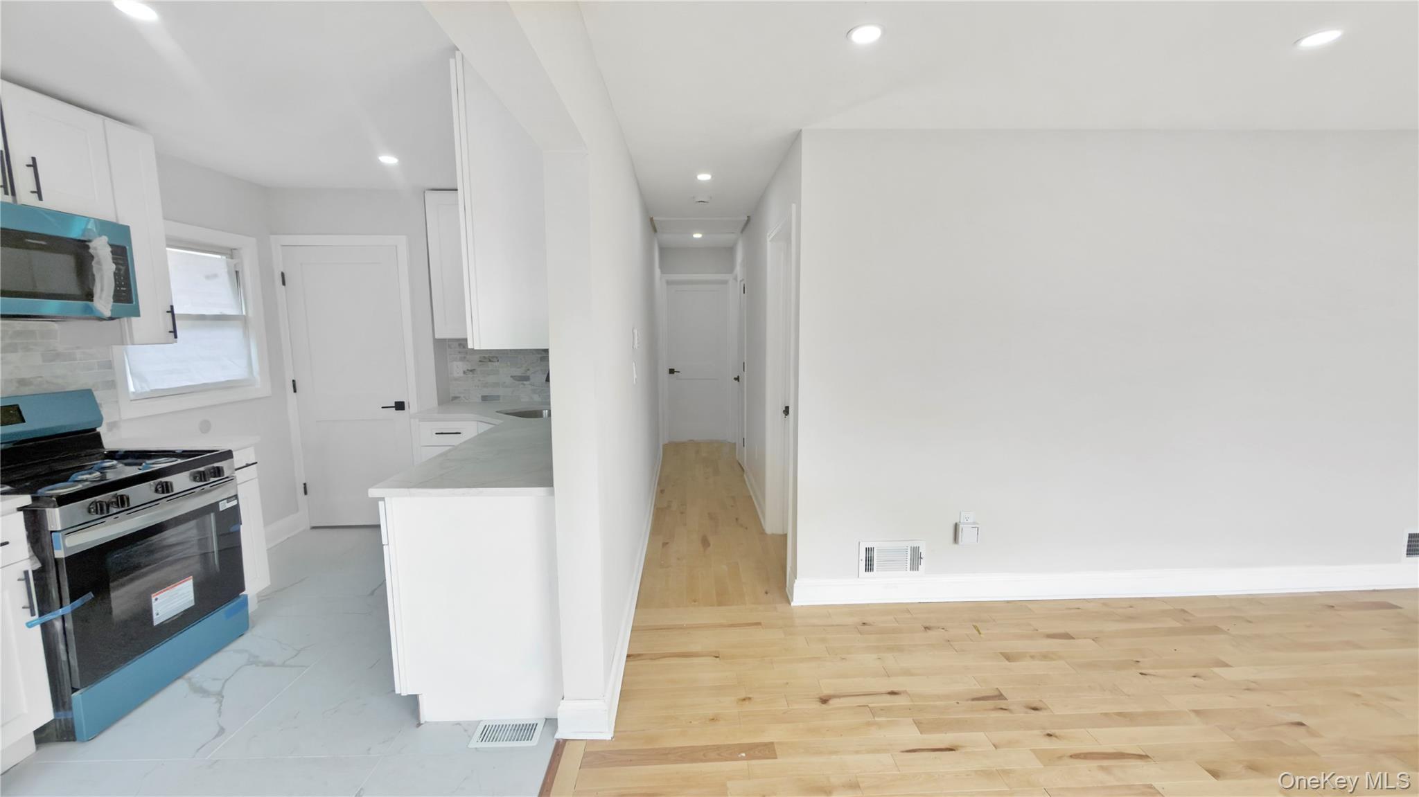 Single Family Sewell  Nassau County, NY 11550, MLS-974528-21