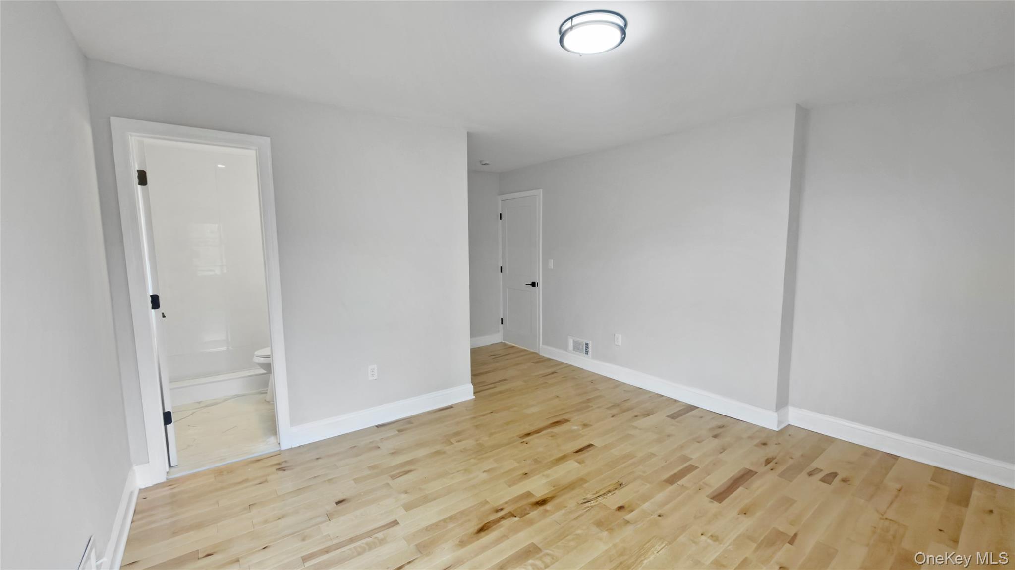 Single Family Sewell  Nassau County, NY 11550, MLS-974528-31