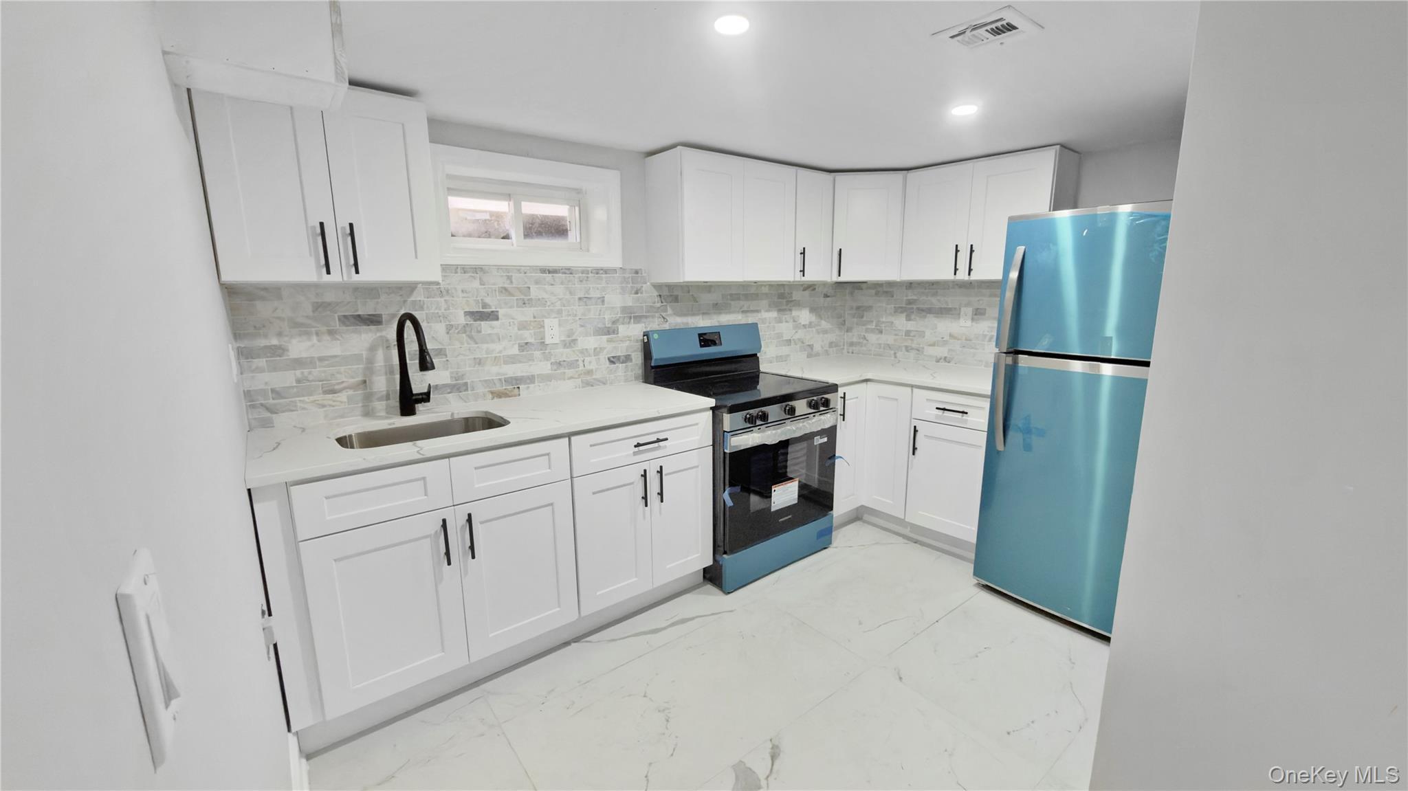 Single Family Sewell  Nassau County, NY 11550, MLS-974528-35