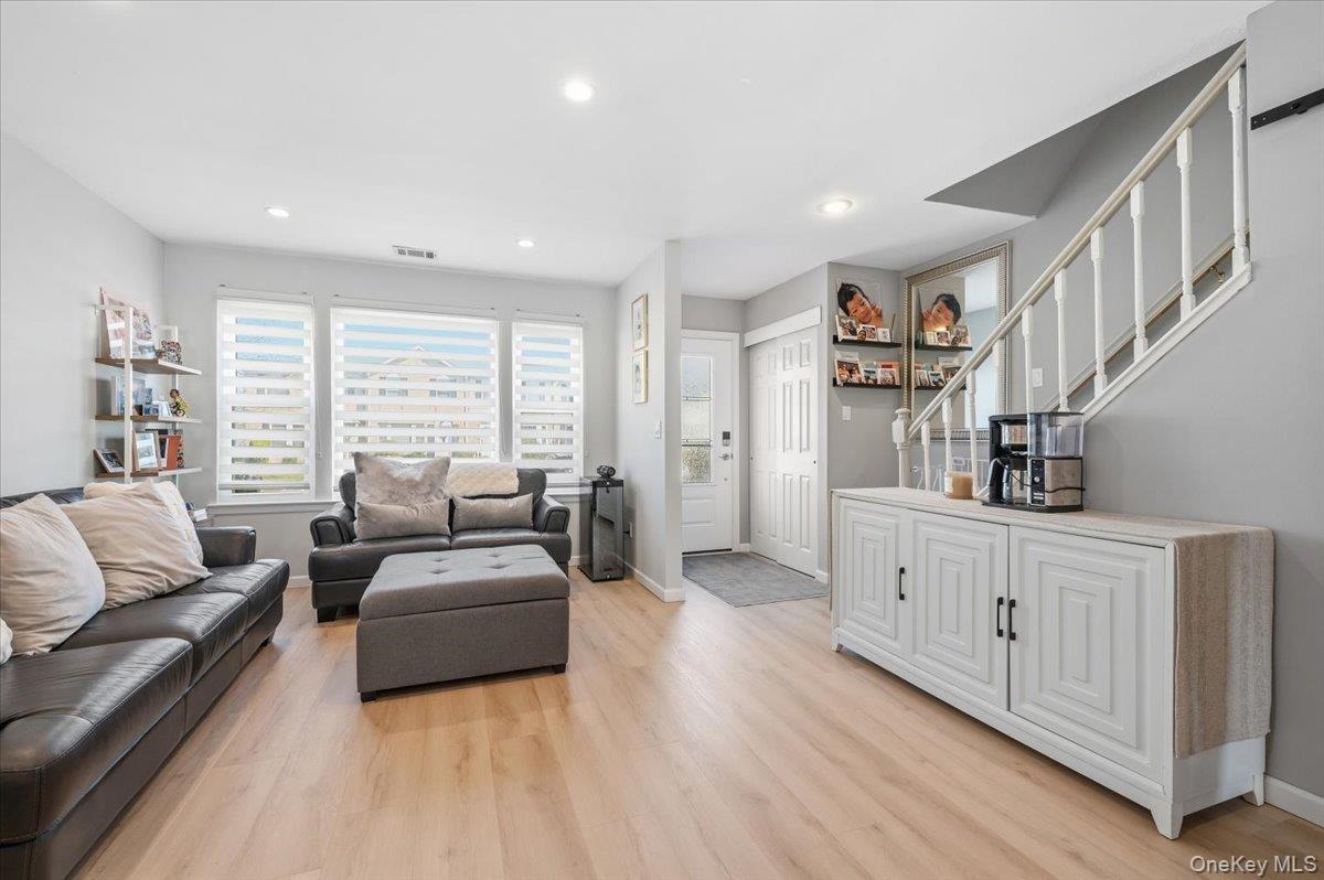 Condo Grand  Nassau County, NY 11510, MLS-974574-13