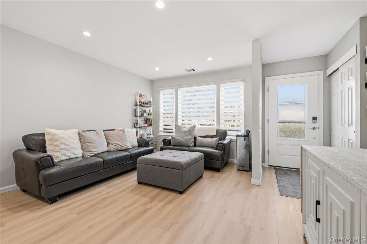 Condo Grand  Nassau County, NY 11510, MLS-974574-4