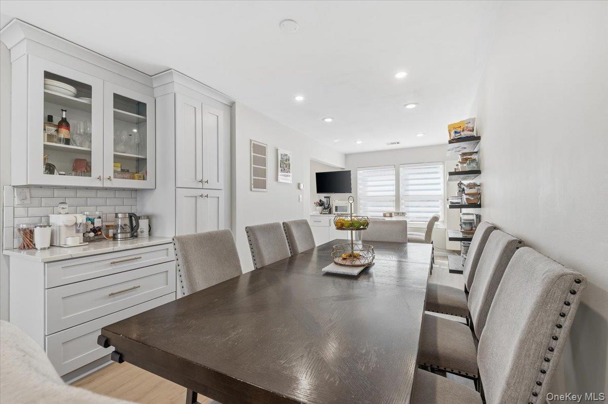 Condo Grand  Nassau County, NY 11510, MLS-974574-6