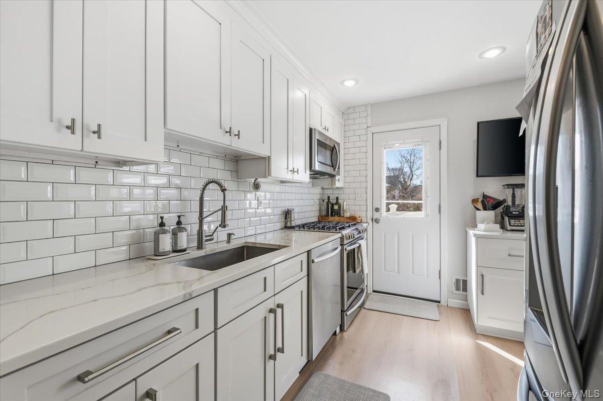 Condo Grand  Nassau County, NY 11510, MLS-974574-9