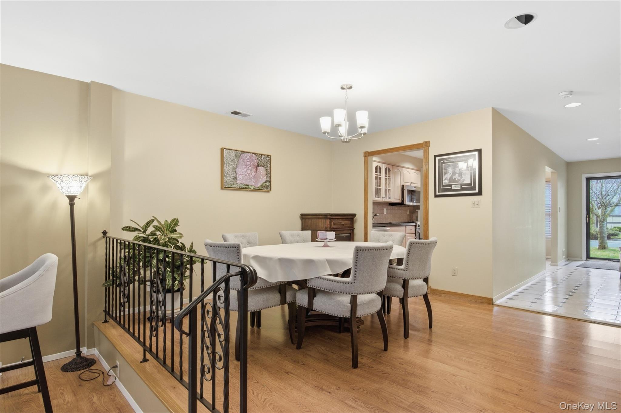 Condo Southgate  Nassau County, NY 11762, MLS-974582-10