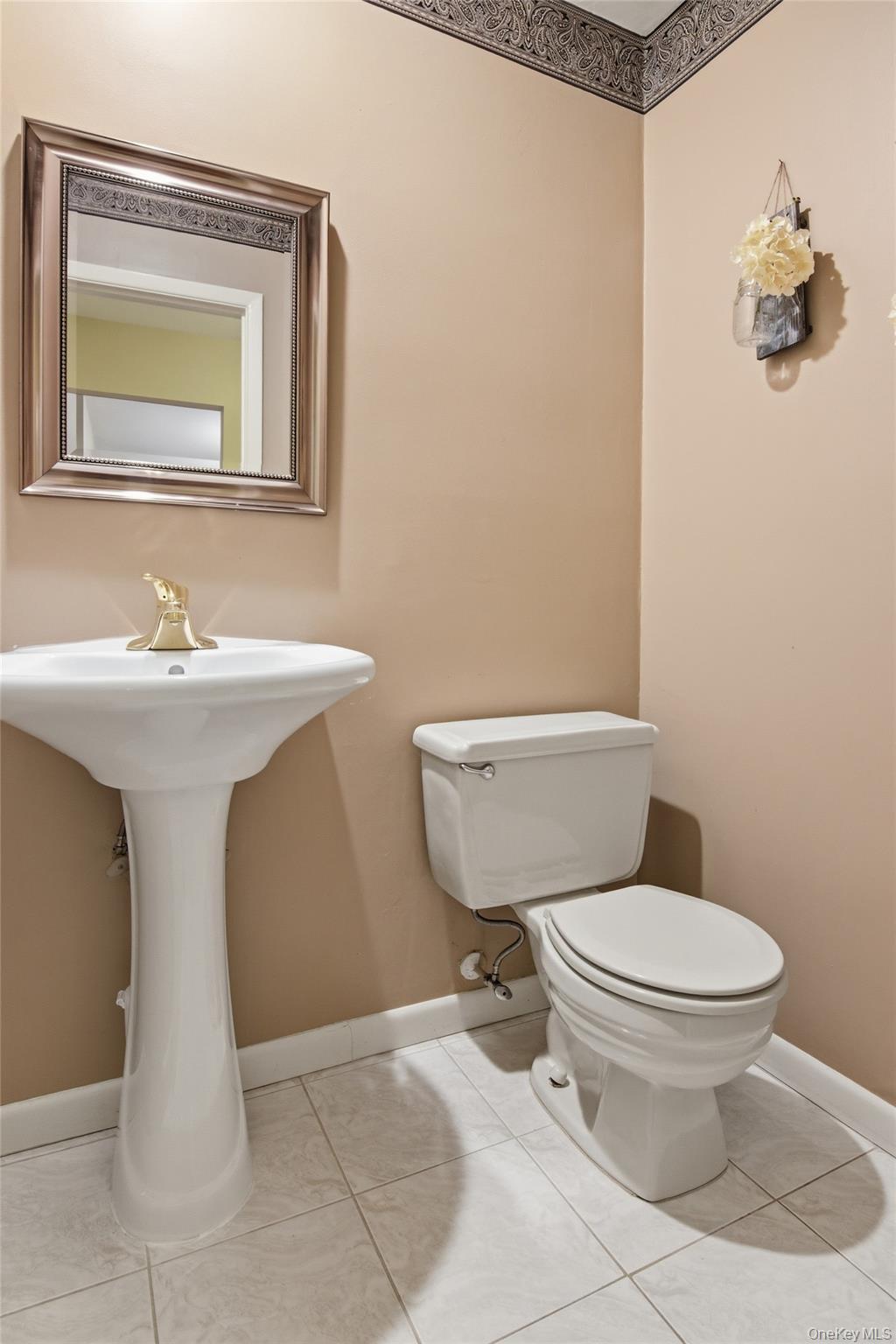 Condo Southgate  Nassau County, NY 11762, MLS-974582-14