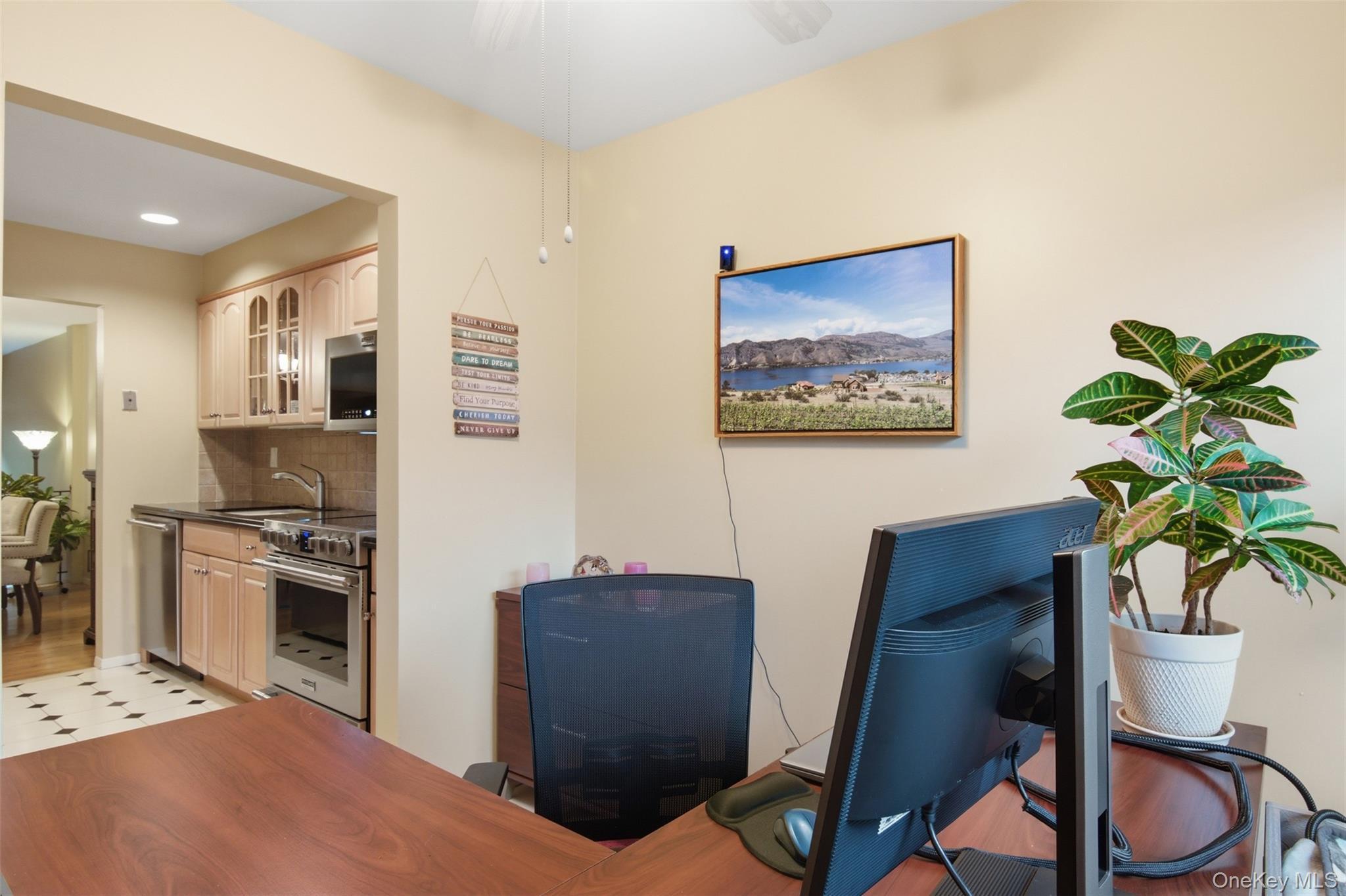 Condo Southgate  Nassau County, NY 11762, MLS-974582-20