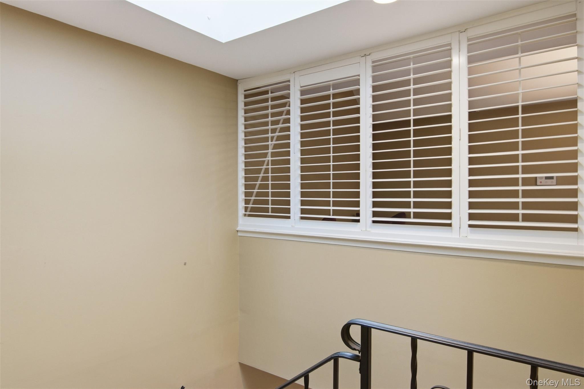 Condo Southgate  Nassau County, NY 11762, MLS-974582-21