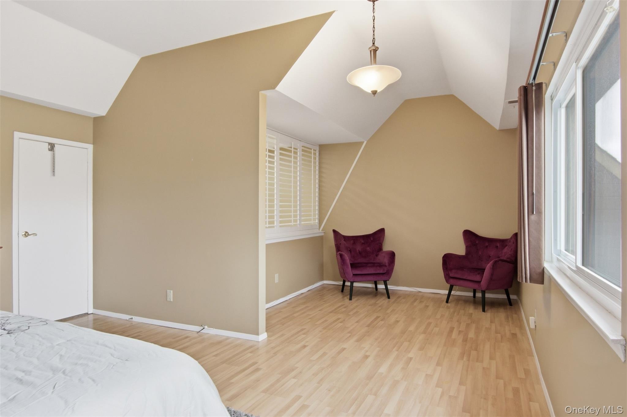 Condo Southgate  Nassau County, NY 11762, MLS-974582-24